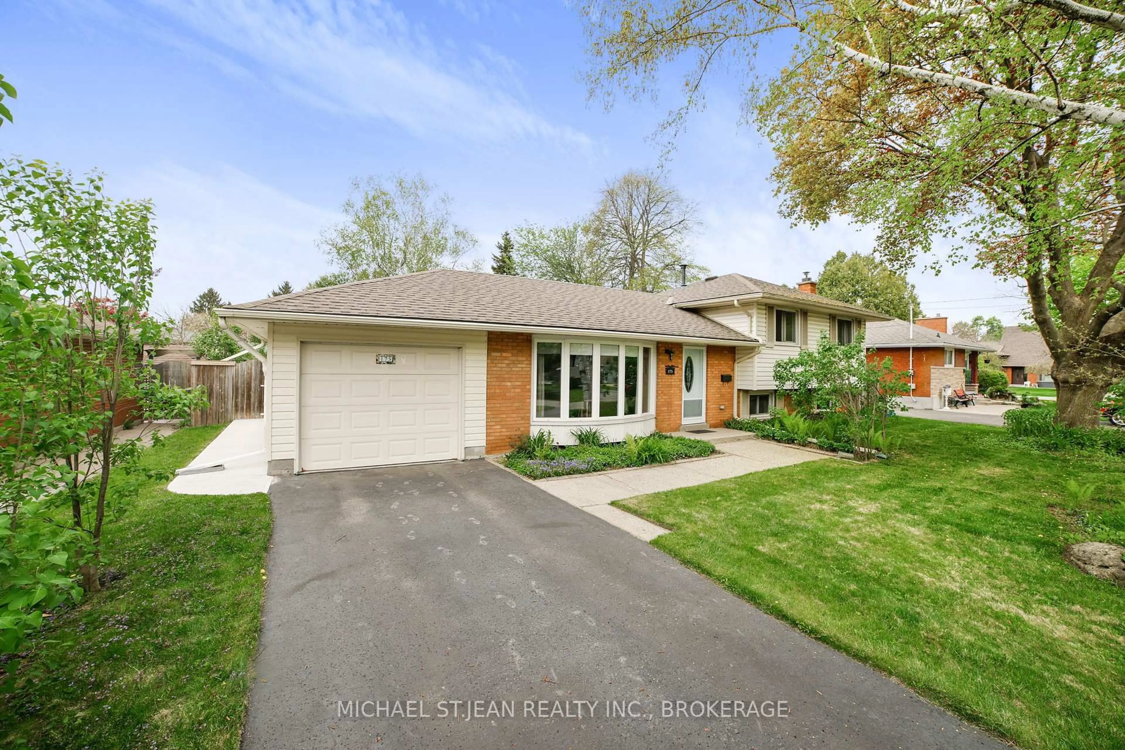 Home with brick exterior material, street for 175 Council Cres, Hamilton Ontario L9G 1V2