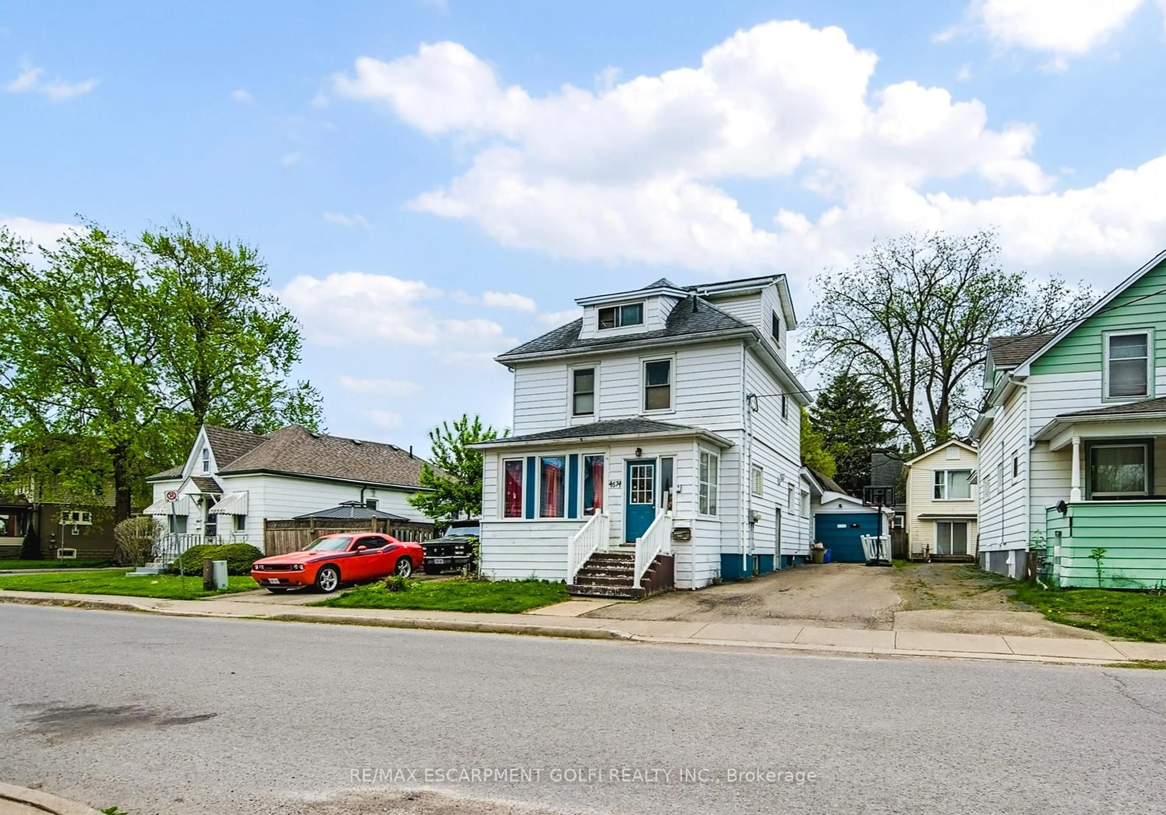 A pic from outside/outdoor area/front of a property/back of a property/a pic from drone, street for 4674 Ryerson Cres, Niagara Falls Ontario L2E 1E5