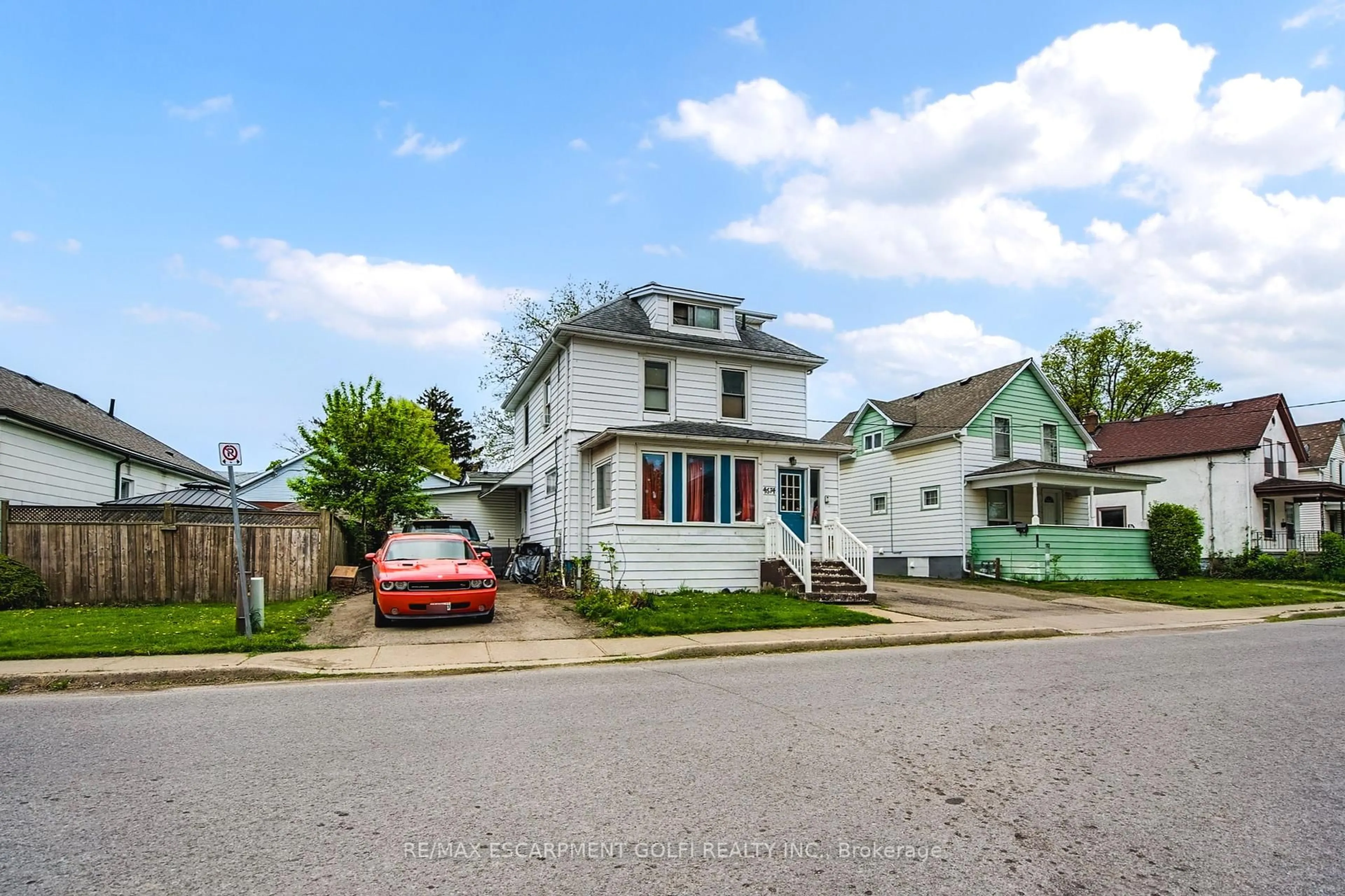 A pic from outside/outdoor area/front of a property/back of a property/a pic from drone, street for 4674 Ryerson Cres, Niagara Falls Ontario L2E 1E5