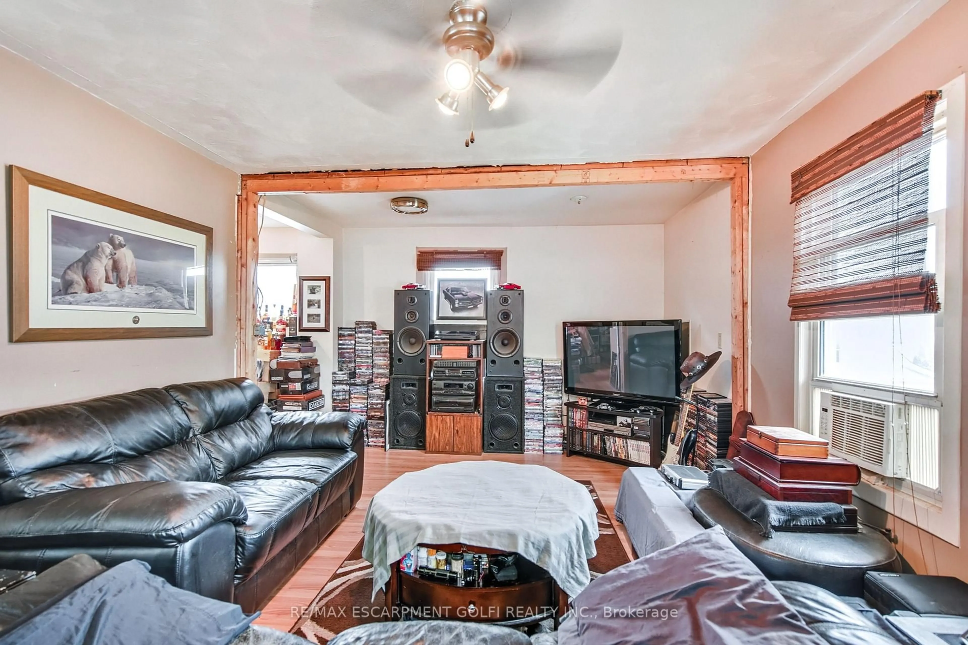 Living room with furniture, unknown for 4674 Ryerson Cres, Niagara Falls Ontario L2E 1E5