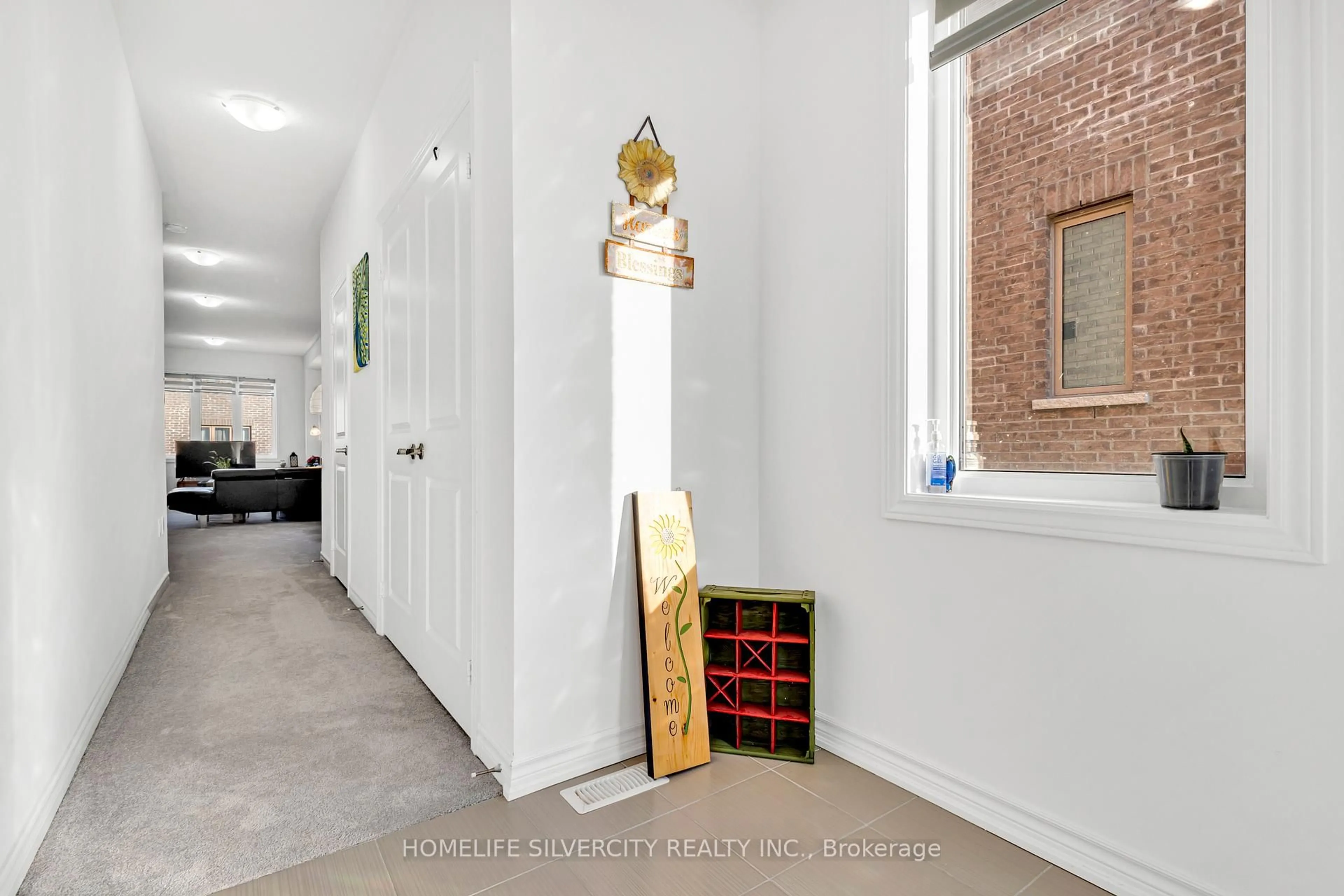 Indoor entryway for 109 Stocks Ave, Southgate Ontario N0C 1B0