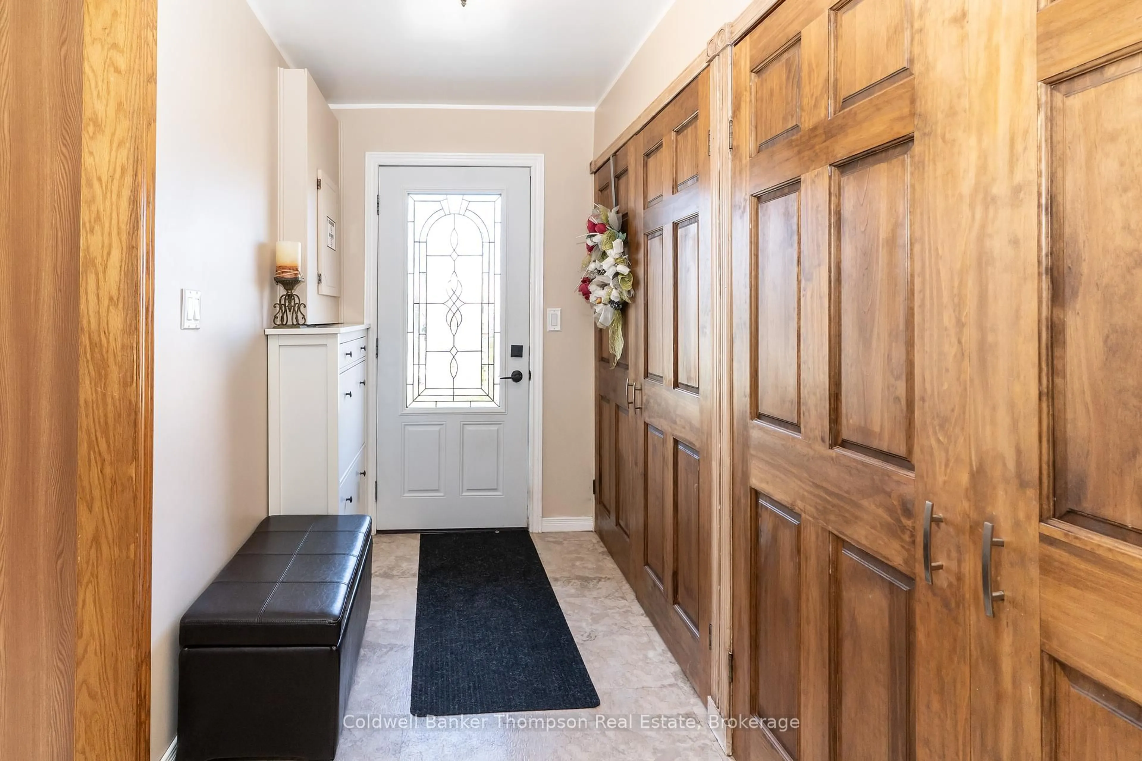 Indoor entryway for 45 Lake St, South Algonquin Ontario K0J 2M0