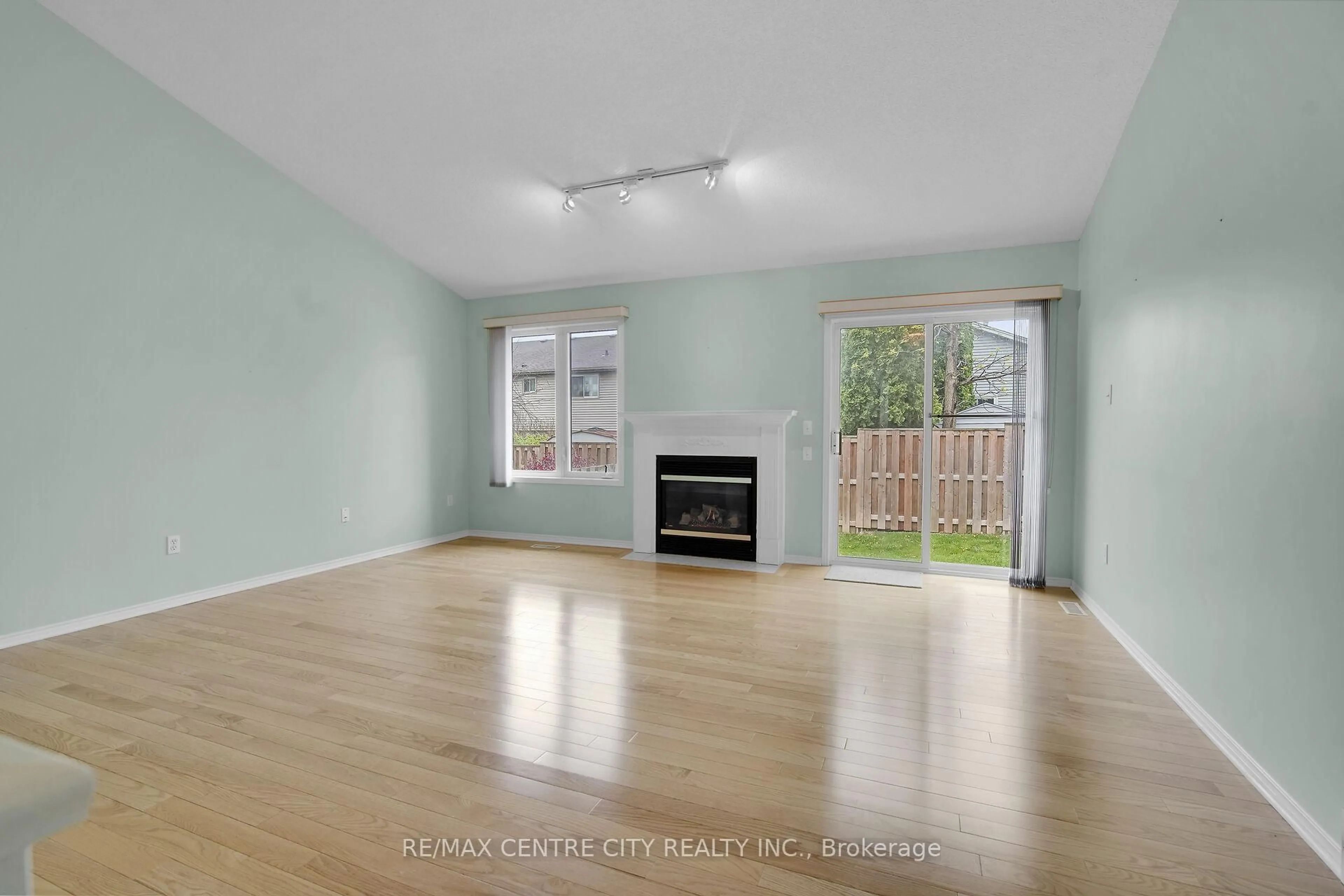 A pic of a room for 861 Shelborne St #33, London South Ontario N5Z 5C5