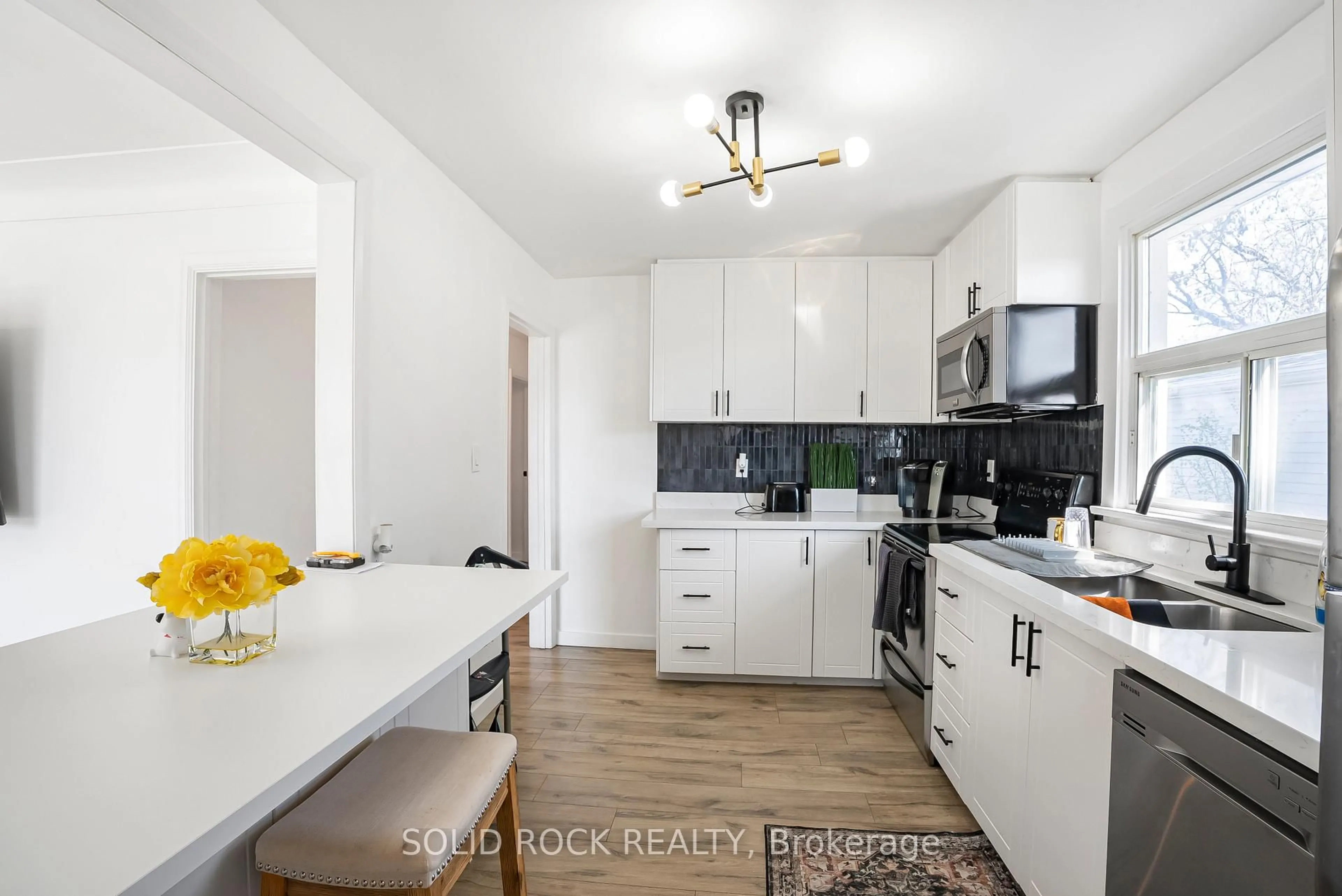 Open concept kitchen, wood/laminate floor for 60 Lincoln Rd, Hamilton Ontario L8E 1Z3