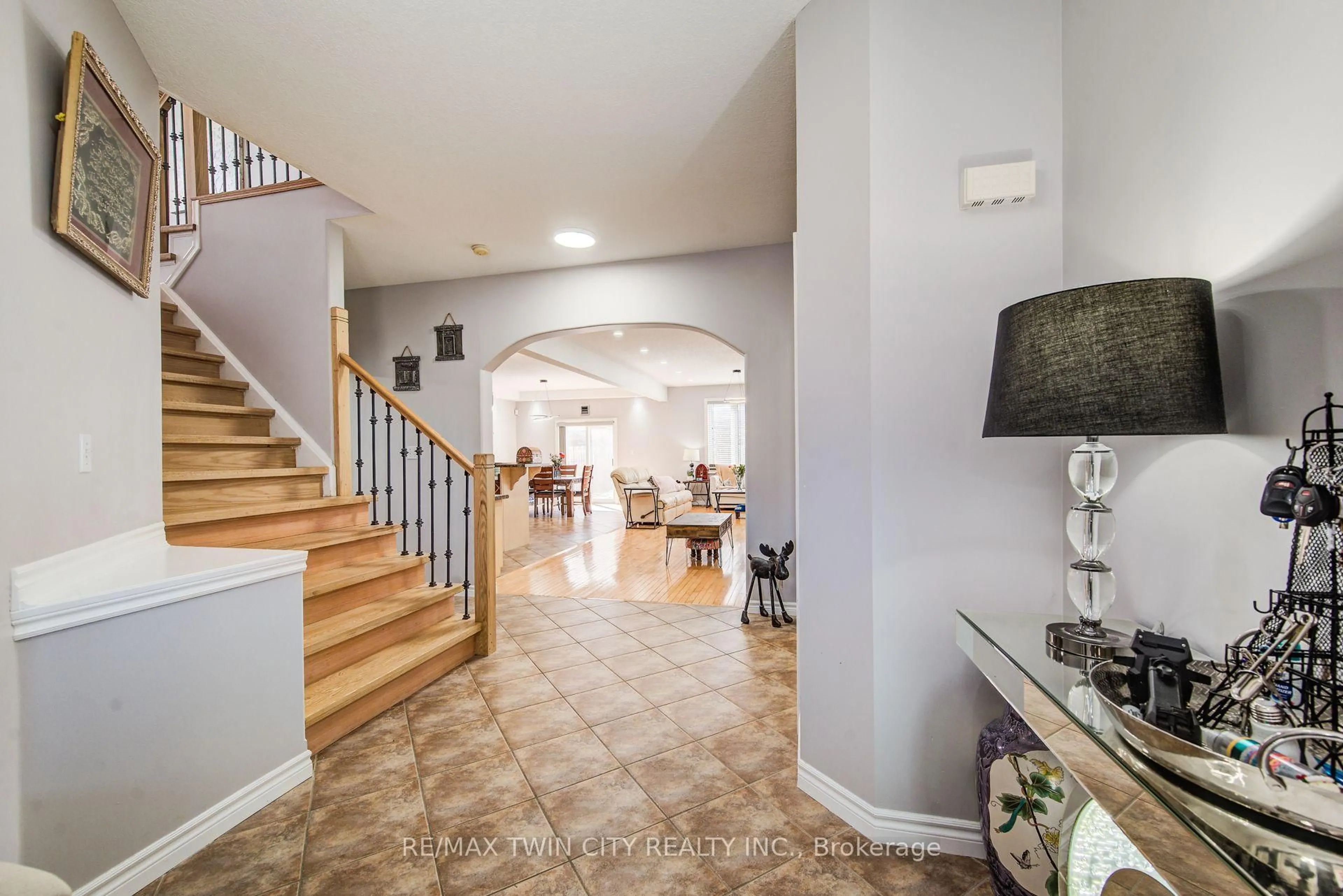 Indoor foyer for 144 Udvari Cres, Kitchener Ontario N2N 3P6