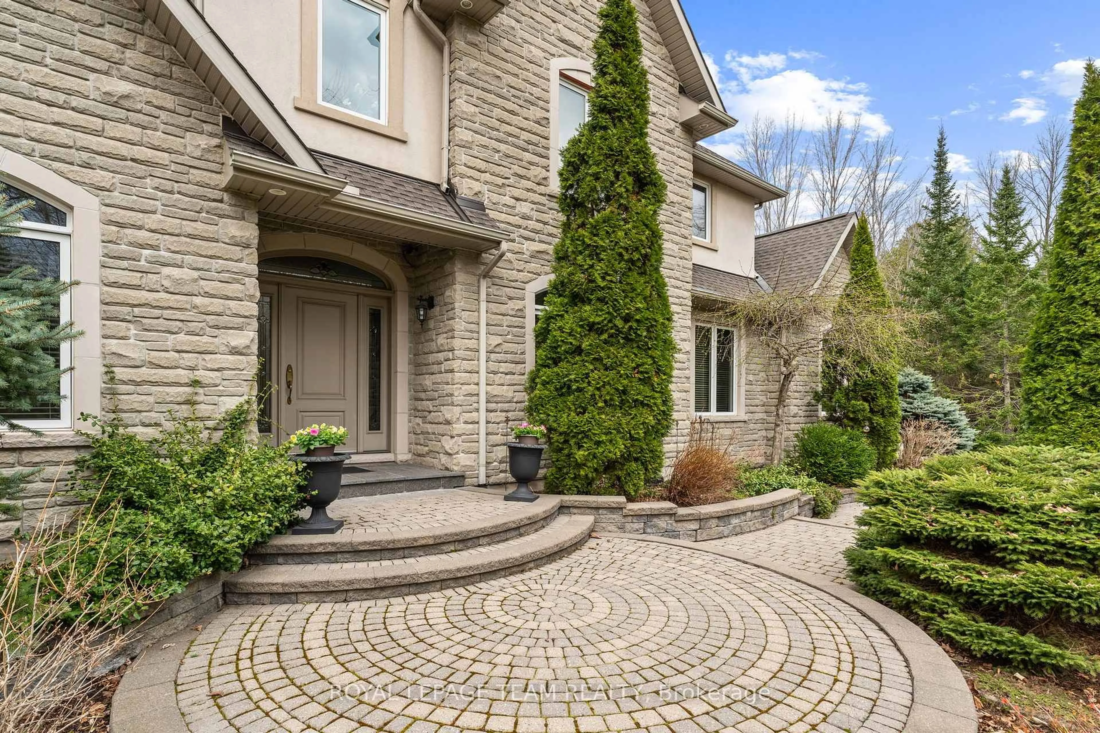 Home with brick exterior material, street for 6005 Earlscourt Cres, Ottawa Ontario K4M 1K2