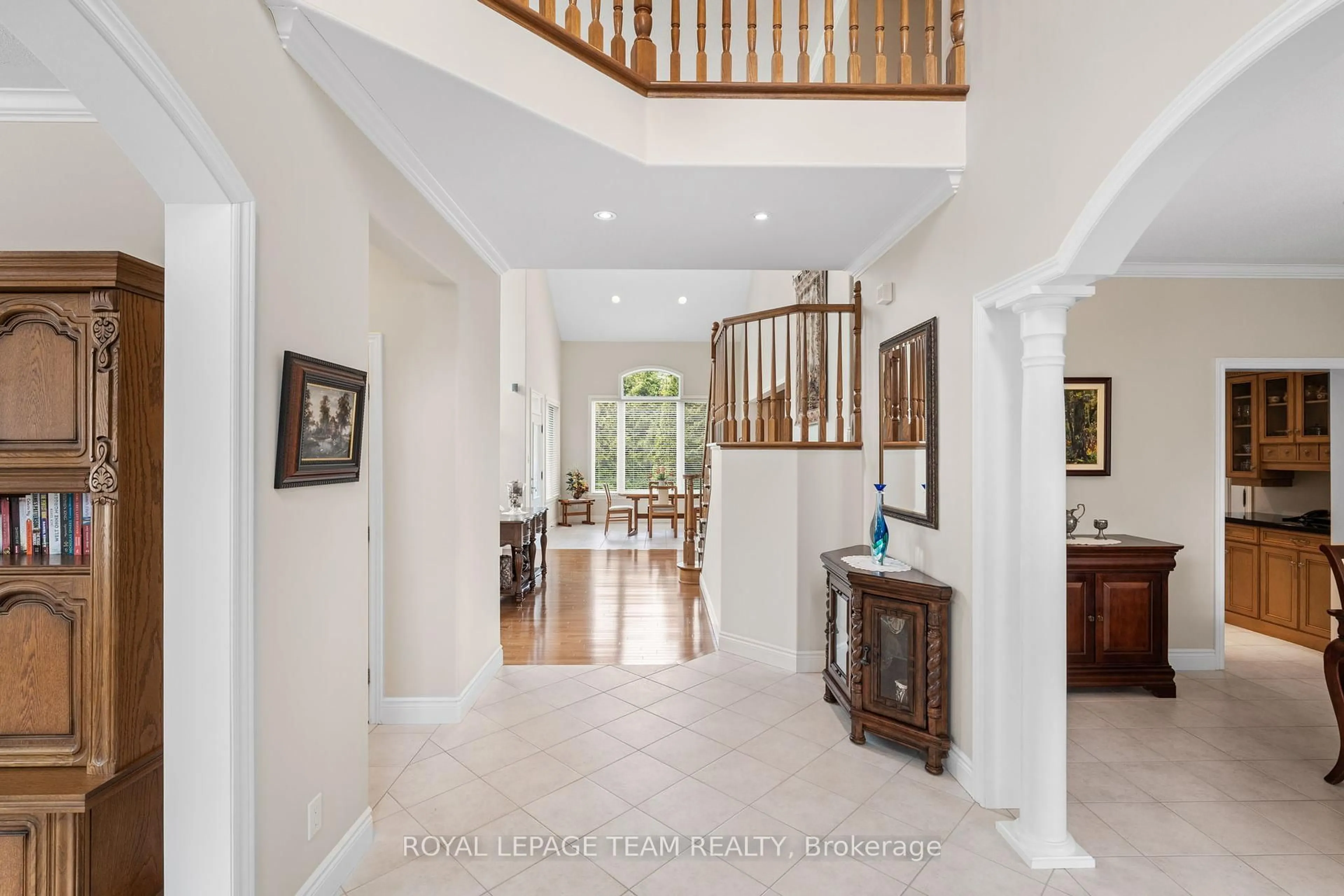 Indoor foyer for 6005 Earlscourt Cres, Ottawa Ontario K4M 1K2