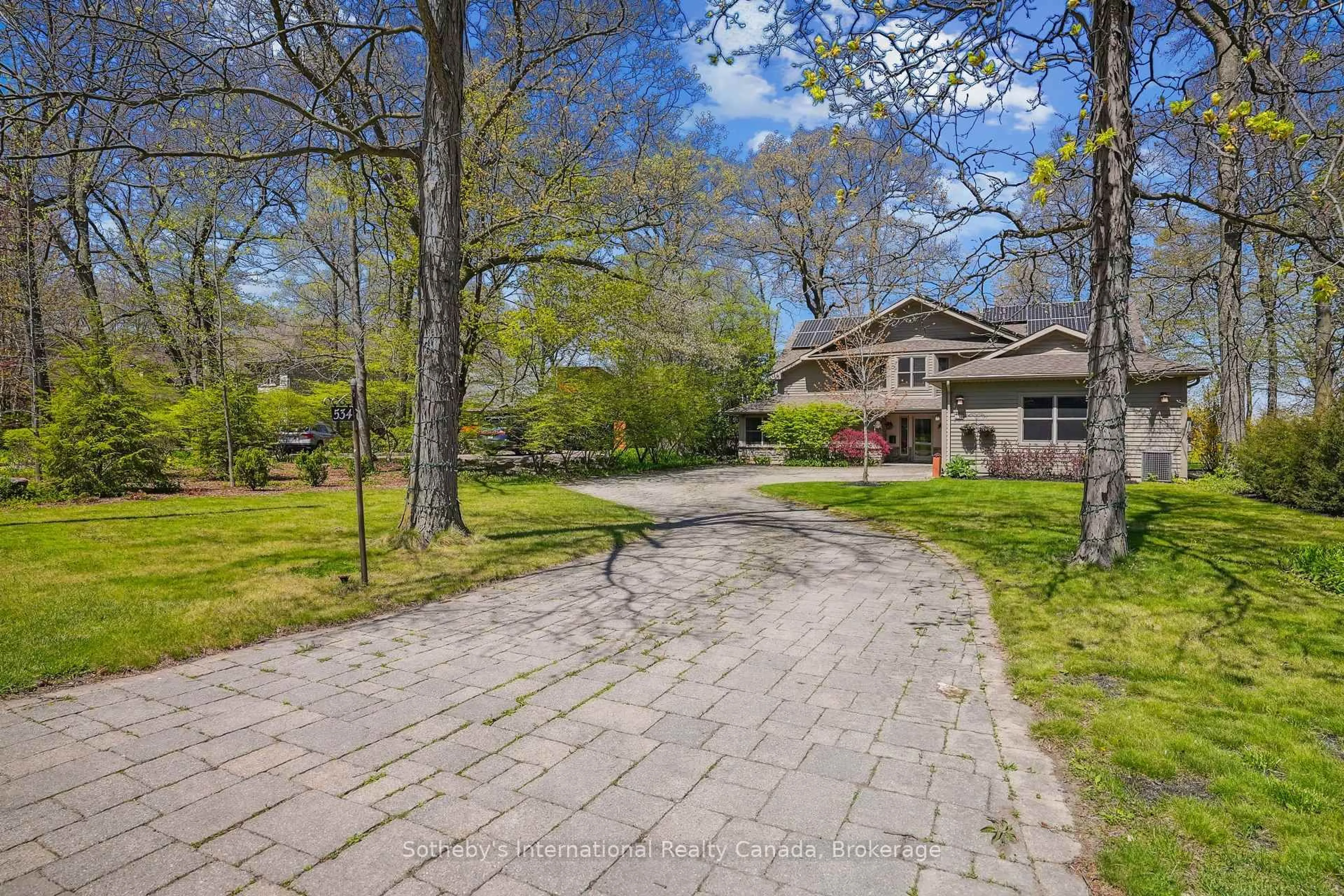 Patio, water/lake/river/ocean view for 534 Scenic Dr, Hamilton Ontario L9C 1G8