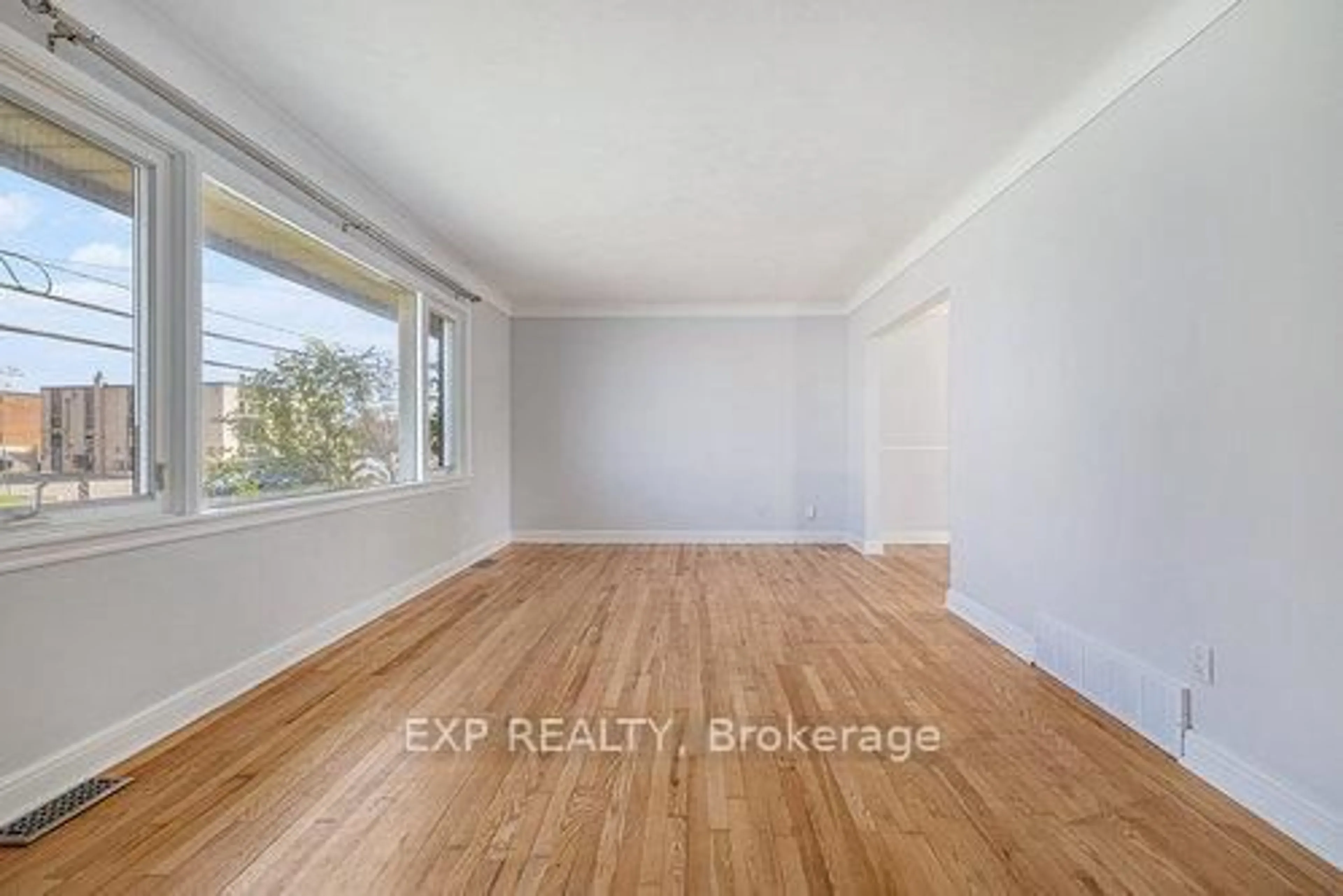 A pic of a room for 1512 Laperriere Ave, Ottawa Ontario K1Z 7S9