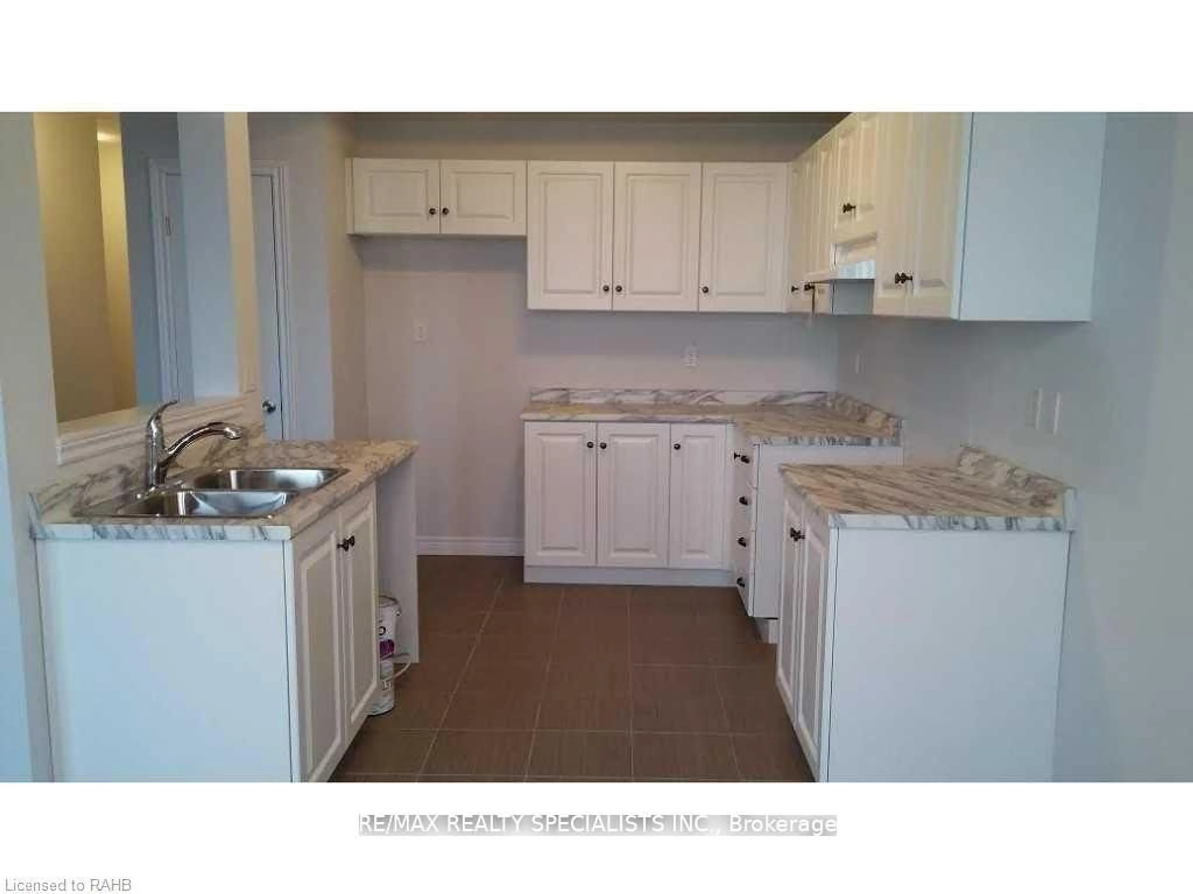 Standard kitchen, unknown for 7 Lakelawn Rd #13, Grimsby Ontario L3M 0E9