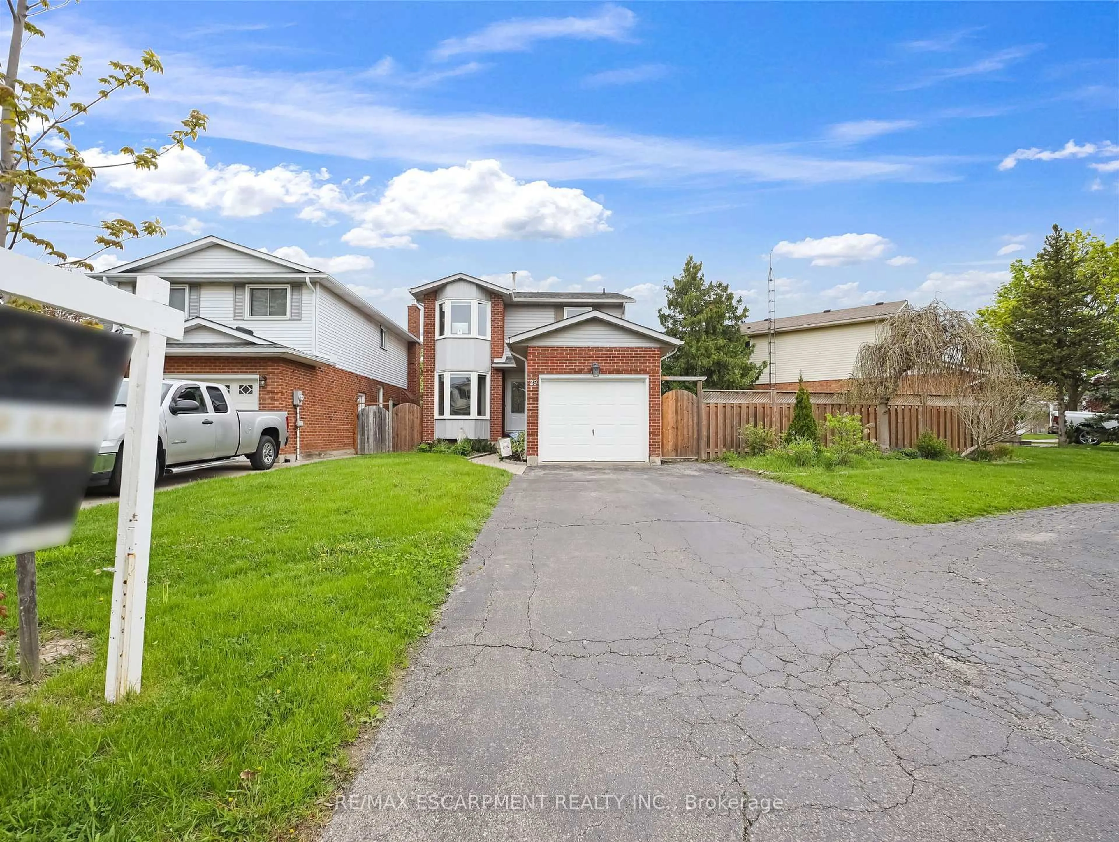 A pic from outside/outdoor area/front of a property/back of a property/a pic from drone, street for 29 CAPRI St, Thorold Ontario L2V 4W7