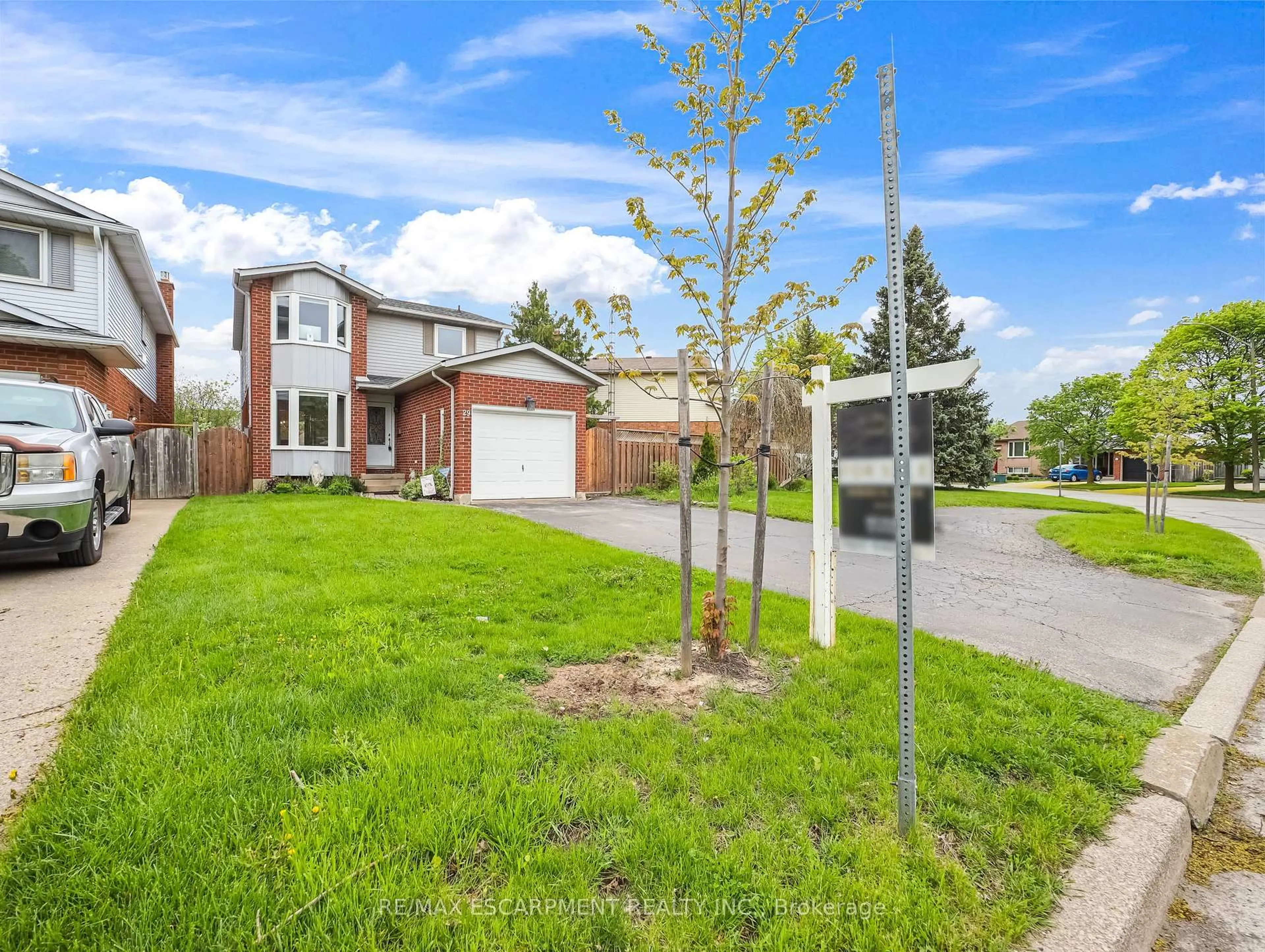 A pic from outside/outdoor area/front of a property/back of a property/a pic from drone, street for 29 CAPRI St, Thorold Ontario L2V 4W7
