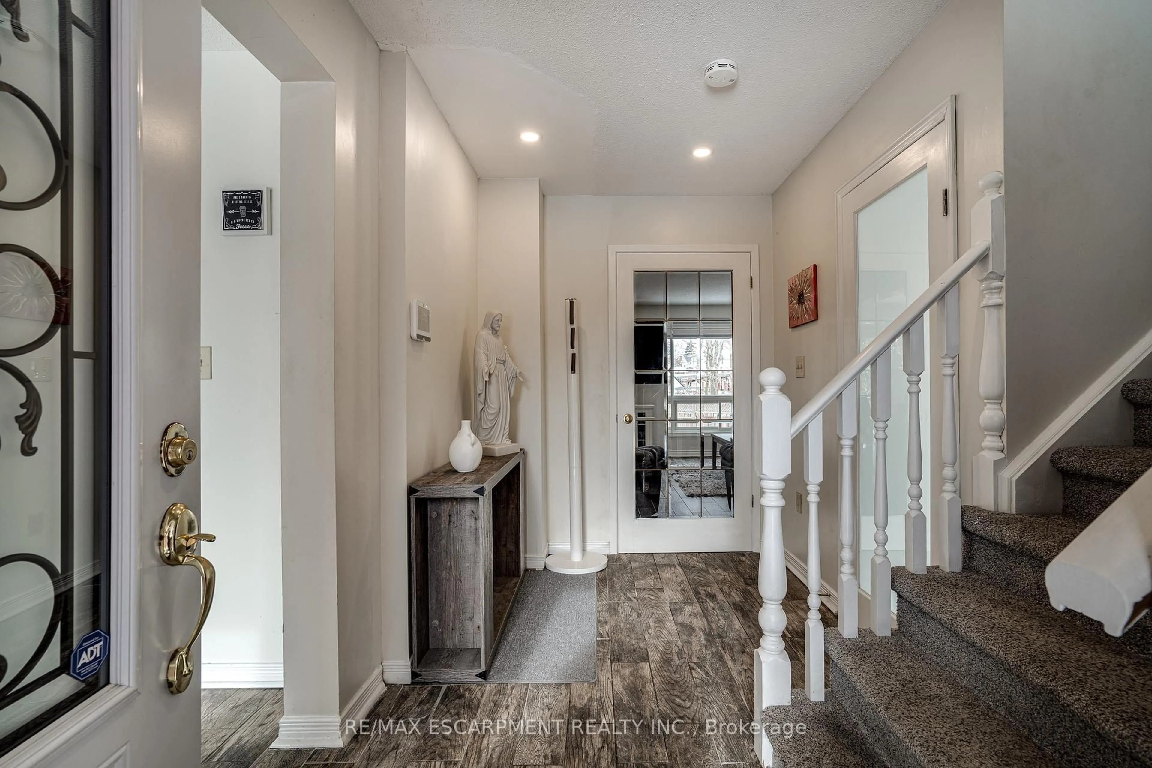 Indoor entryway for 29 CAPRI St, Thorold Ontario L2V 4W7