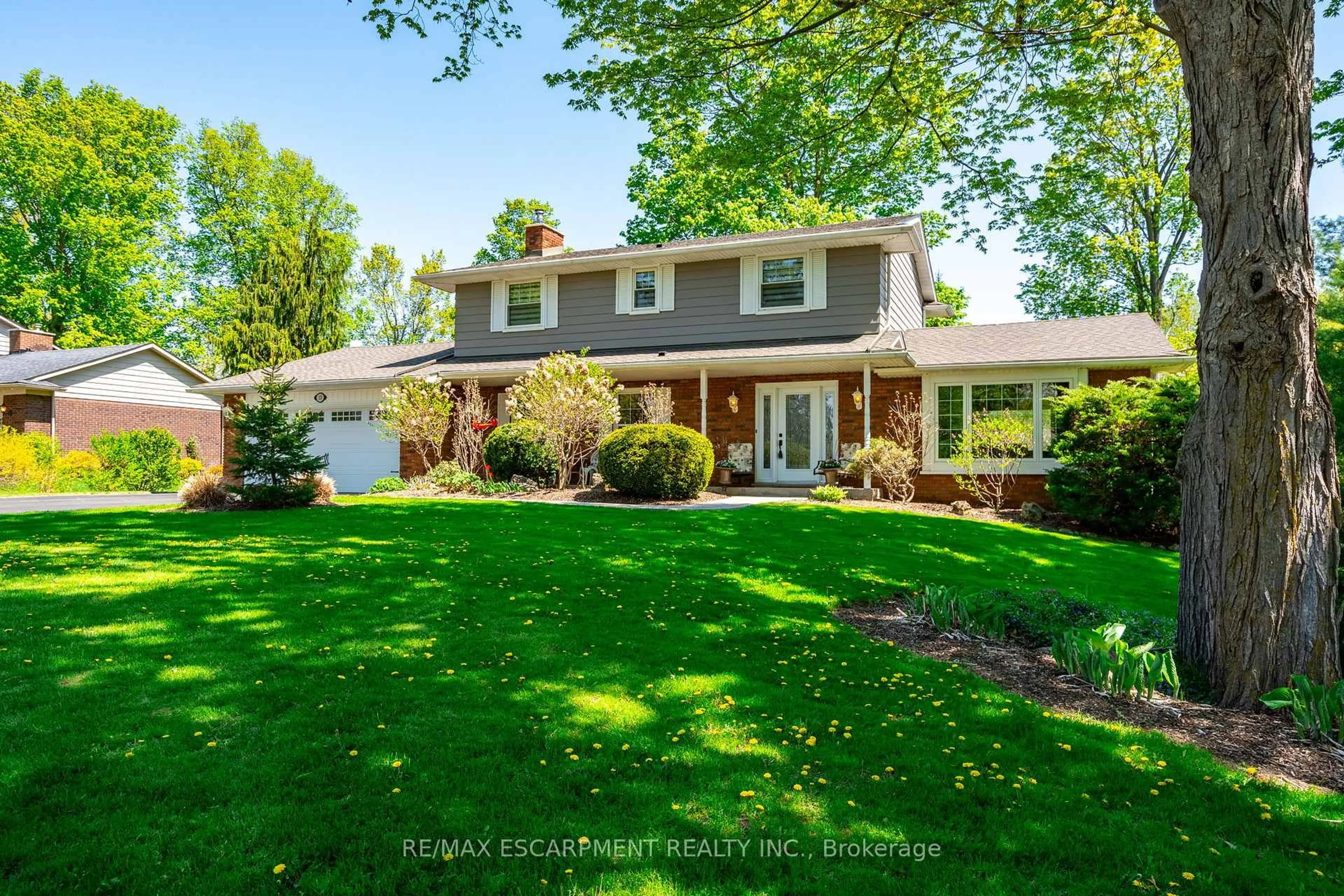 Home with vinyl exterior material, street for 13 Wildan Dr, Hamilton Ontario L8N 2Z7
