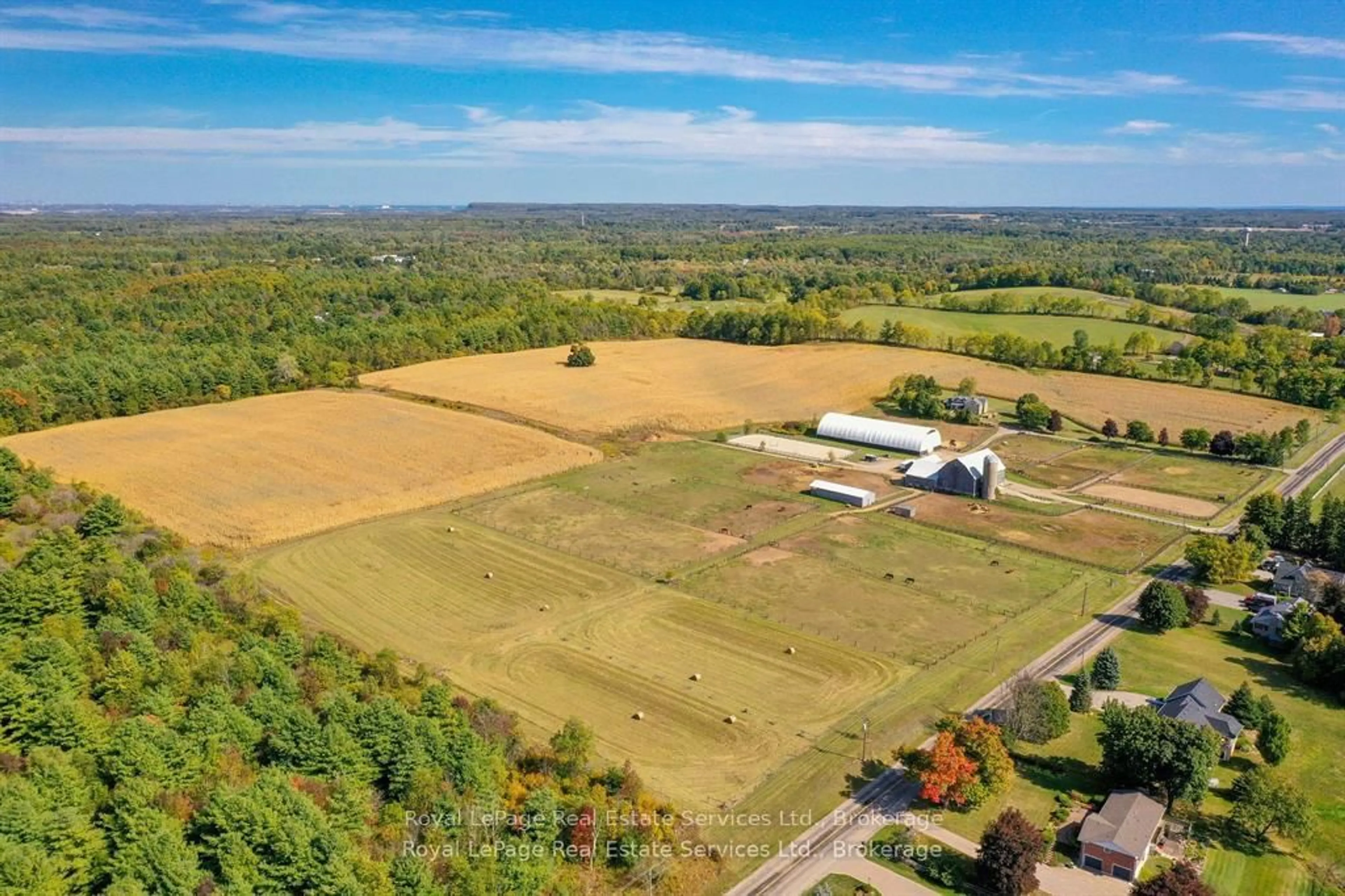 A pic from outside/outdoor area/front of a property/back of a property/a pic from drone, unknown for 1748 Centre Rd, Hamilton Ontario L8N 2Z7