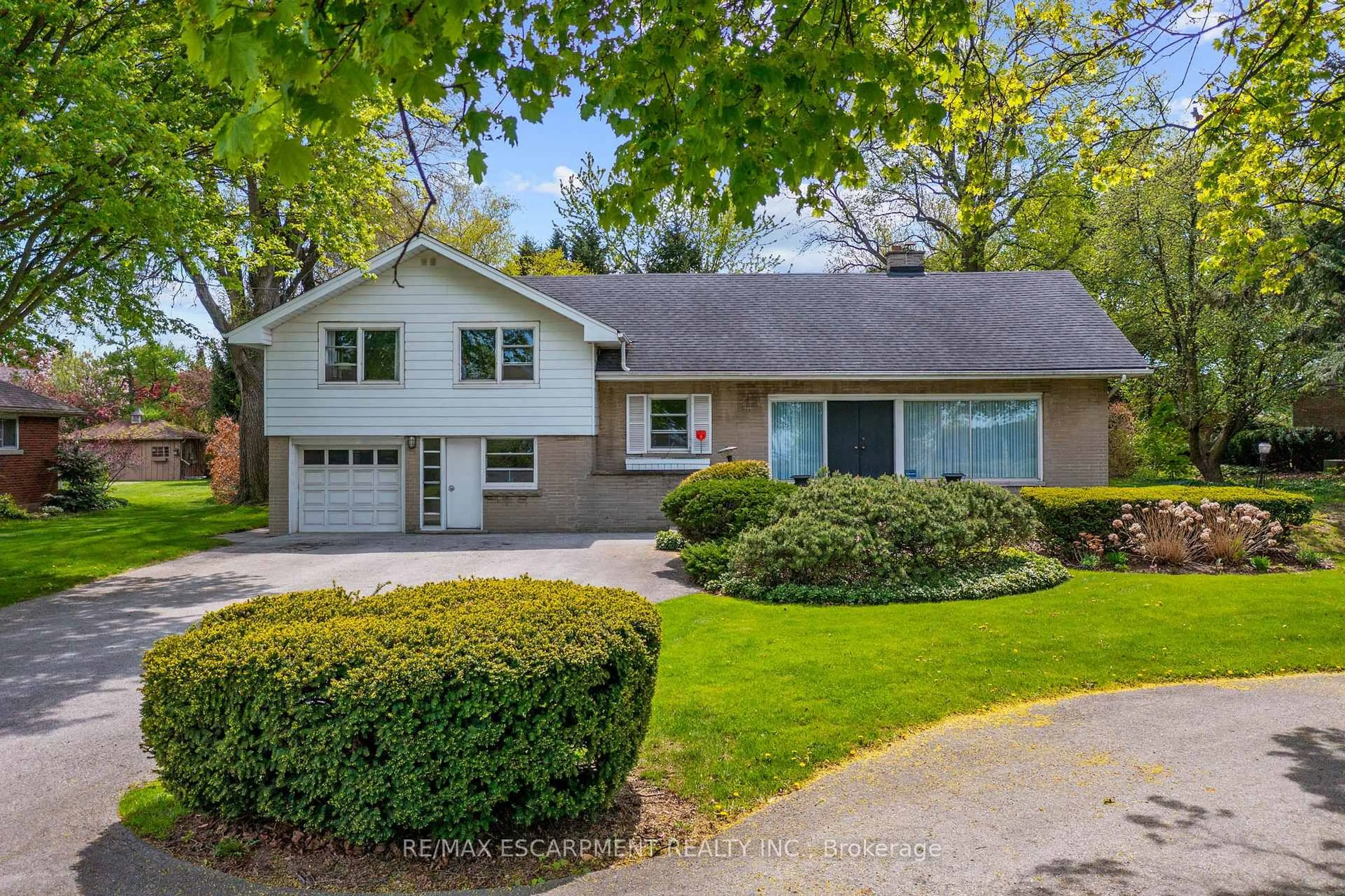 Home with brick exterior material, street for 274 Mountain Brow Blvd, Hamilton Ontario L8T 1A6