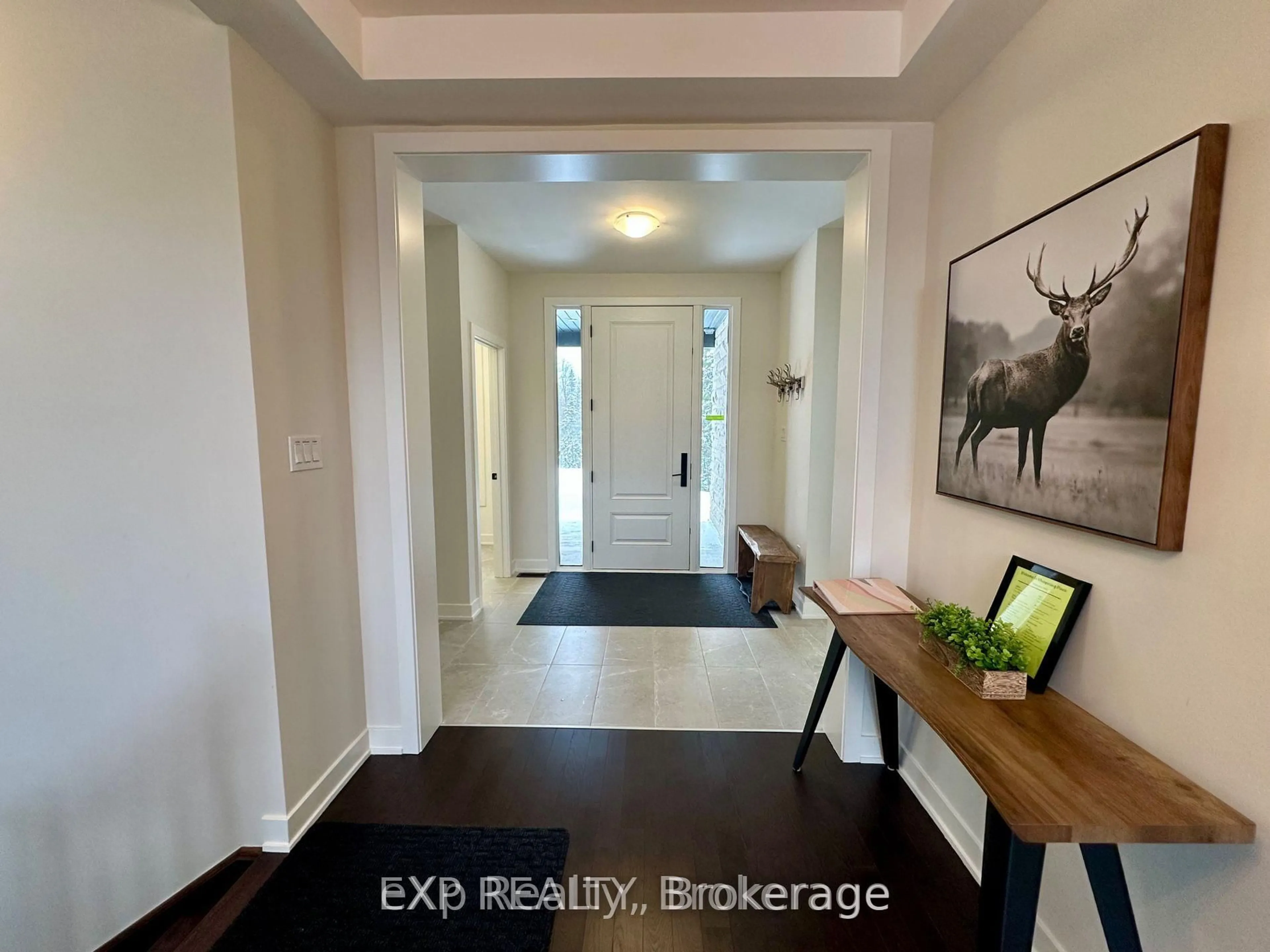 Indoor entryway for 1017 Ridgeline Dr, Lake of Bays Ontario P1J 2J6