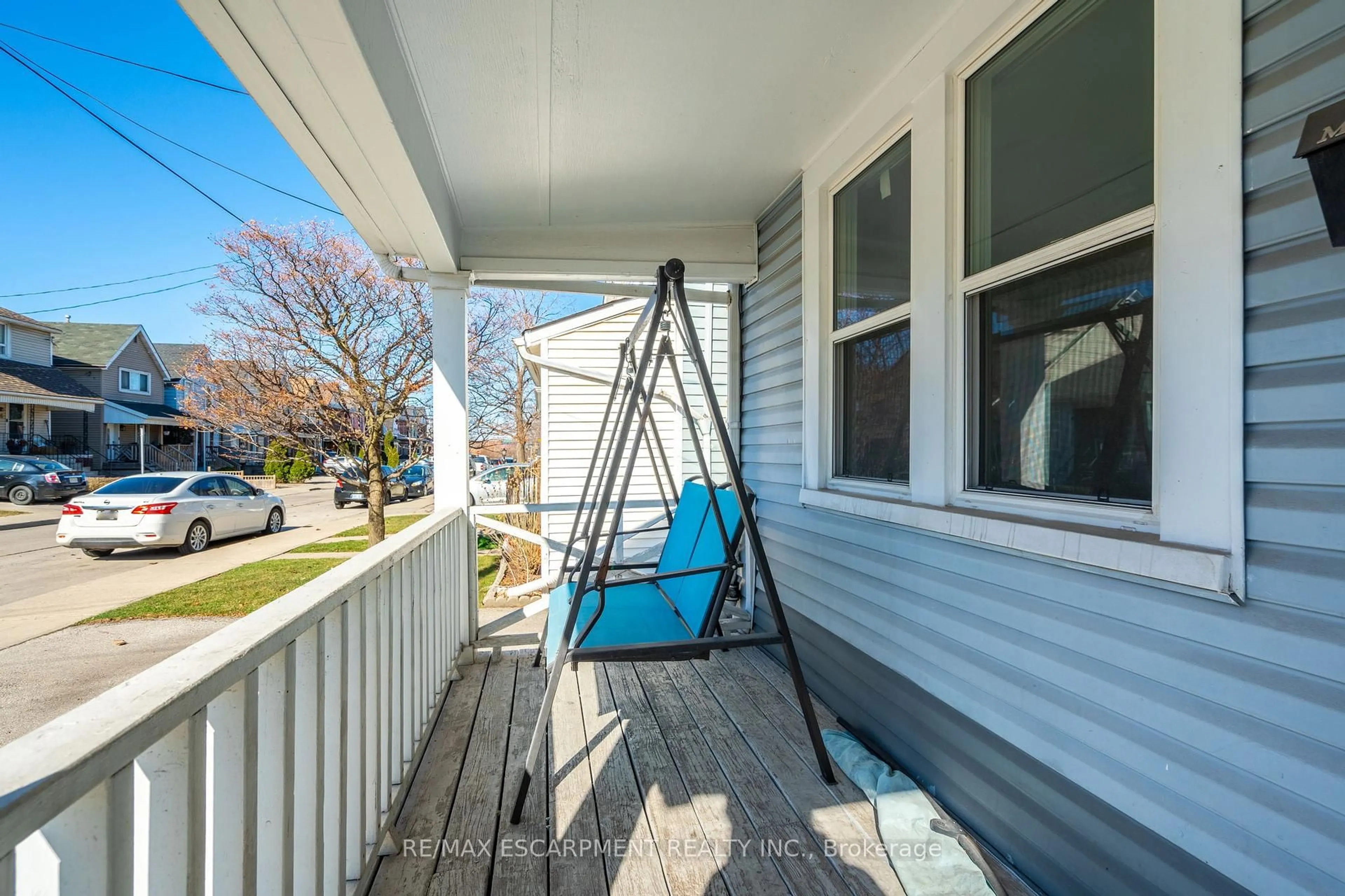 Patio, street for 33 Dalkeith Ave, Hamilton Ontario L8L 3J3