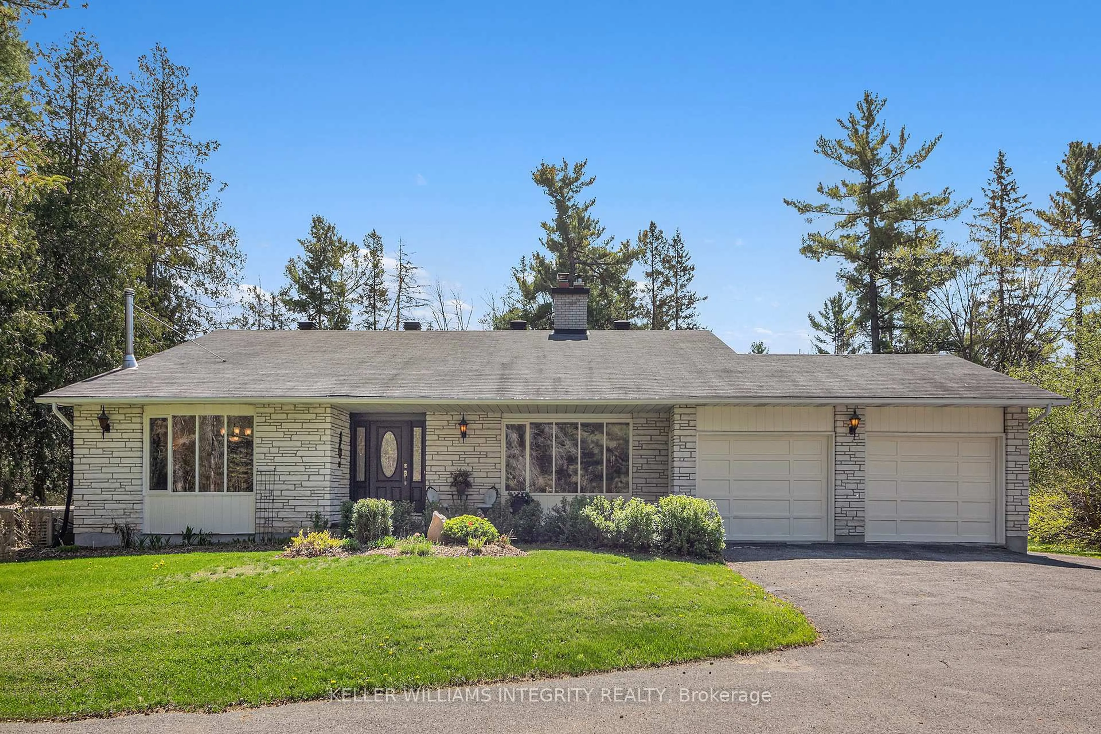 Home with vinyl exterior material, street for 114 Constance Lake Rd, Ottawa Ontario K2K 1X7