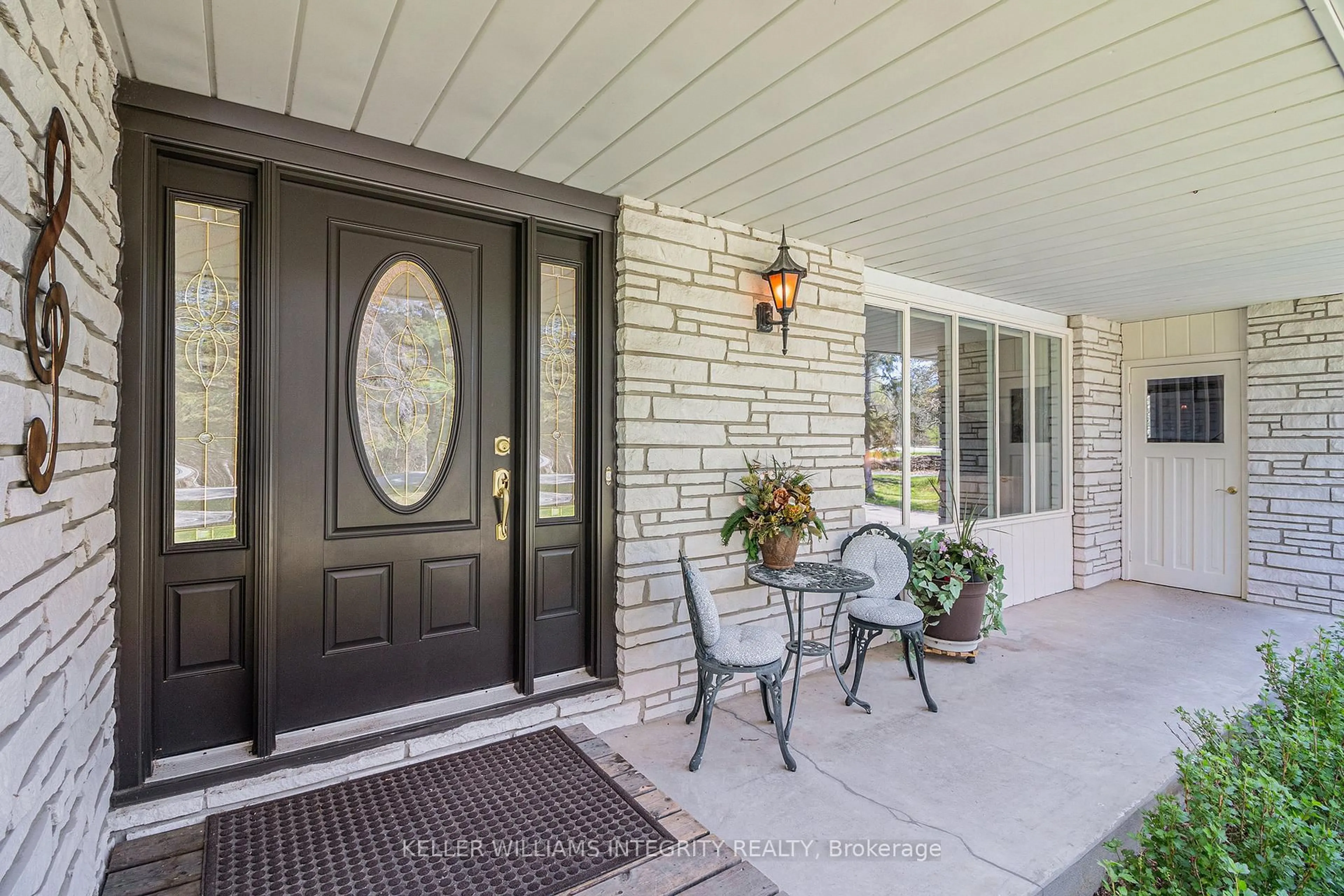 Indoor entryway for 114 Constance Lake Rd, Ottawa Ontario K2K 1X7