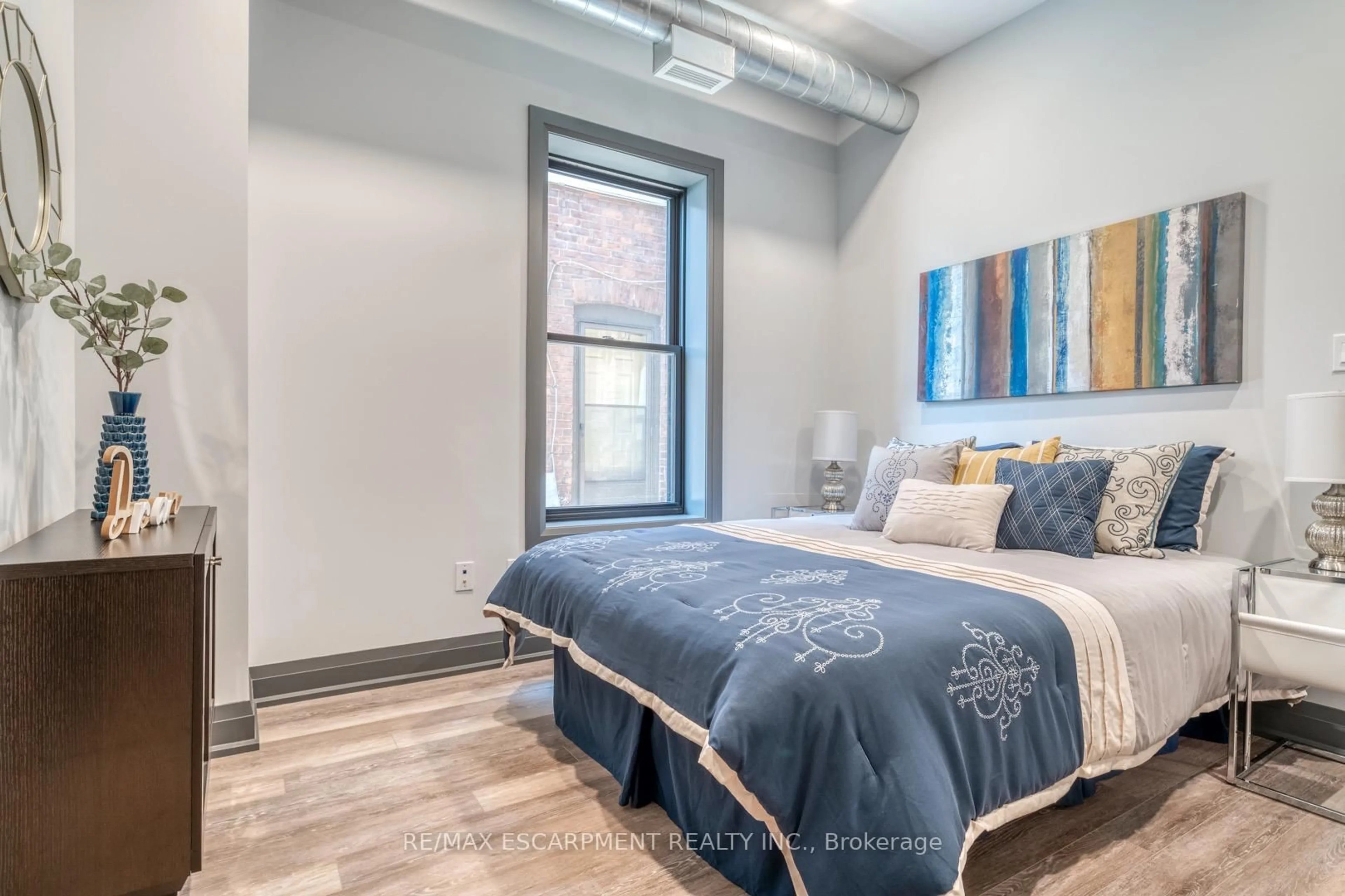 Bedroom with bed, unknown for 52 Barton St, Hamilton Ontario L8L 2V8