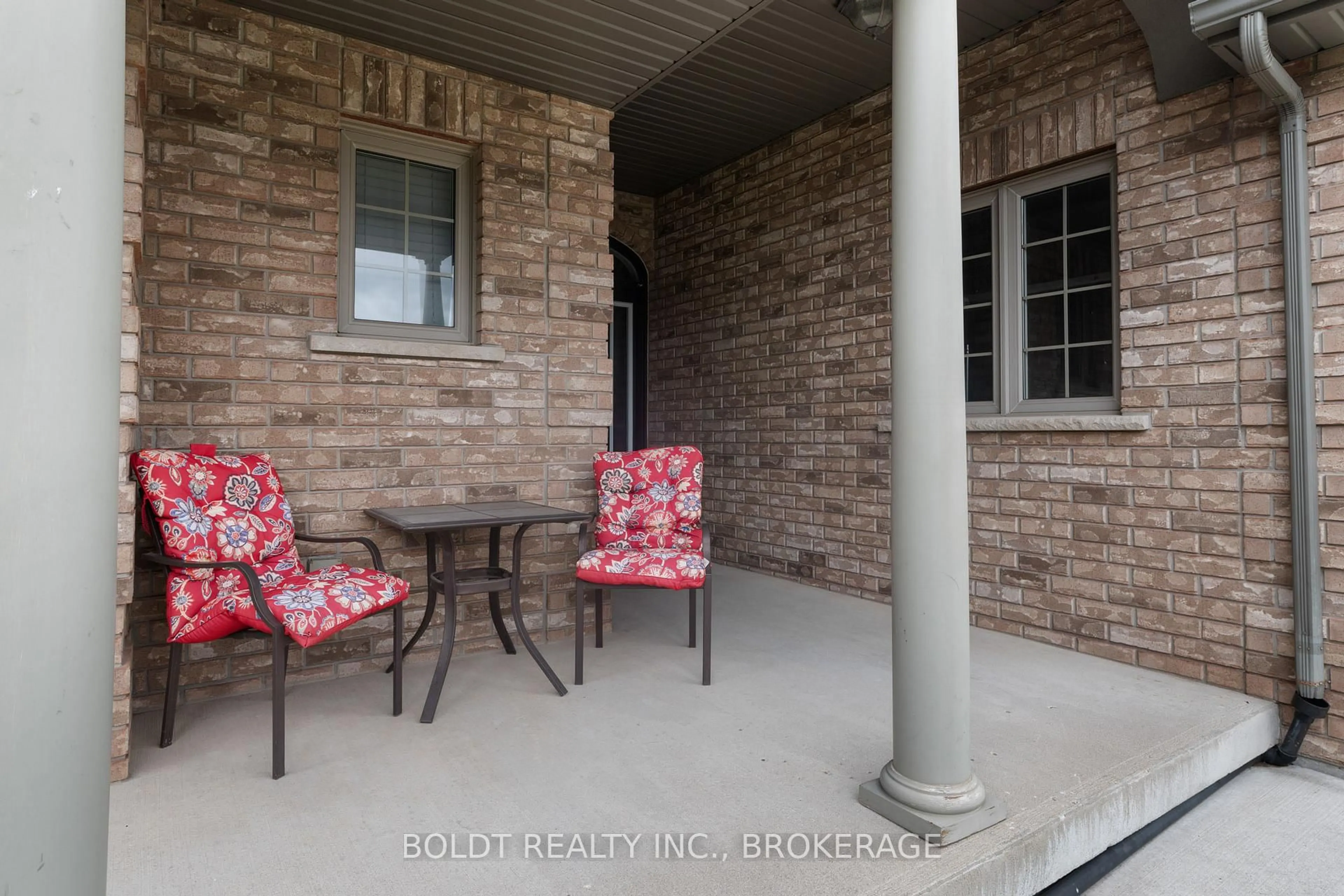 Patio, street for 39 Bellevue Crt, Welland Ontario L3C 7M1