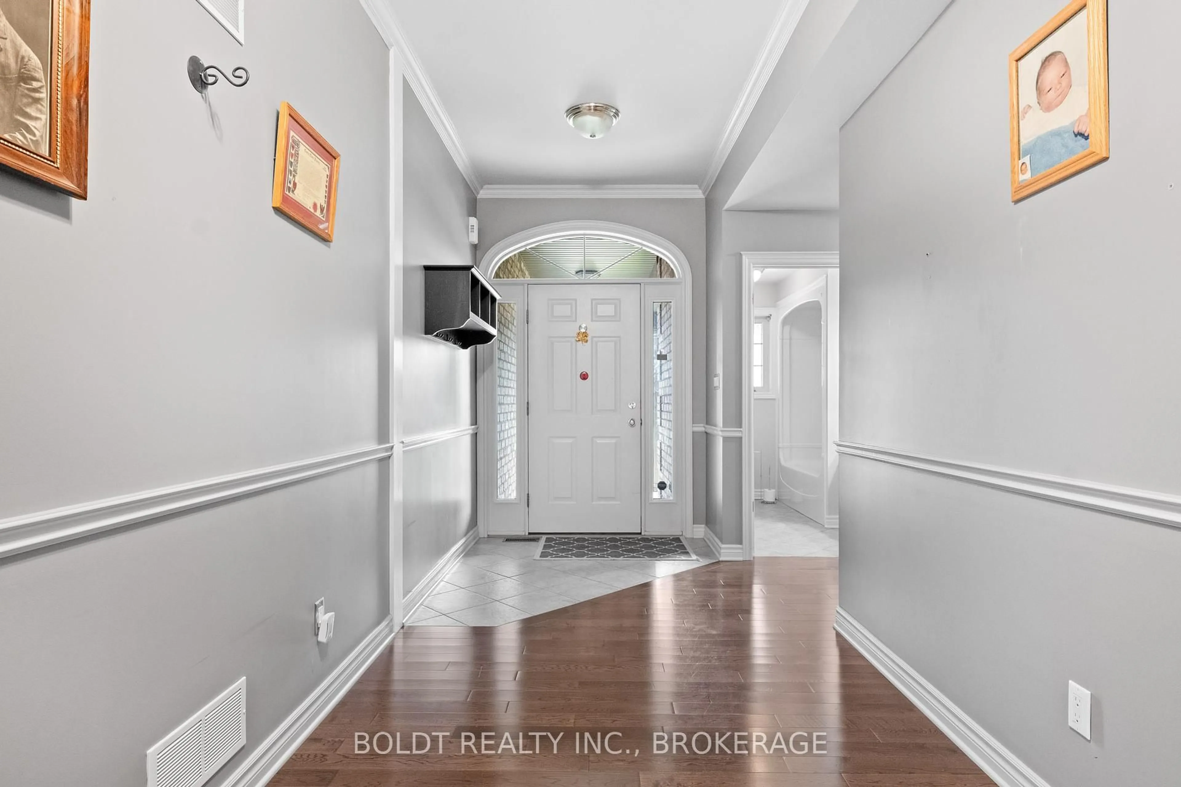 Indoor entryway for 39 Bellevue Crt, Welland Ontario L3C 7M1
