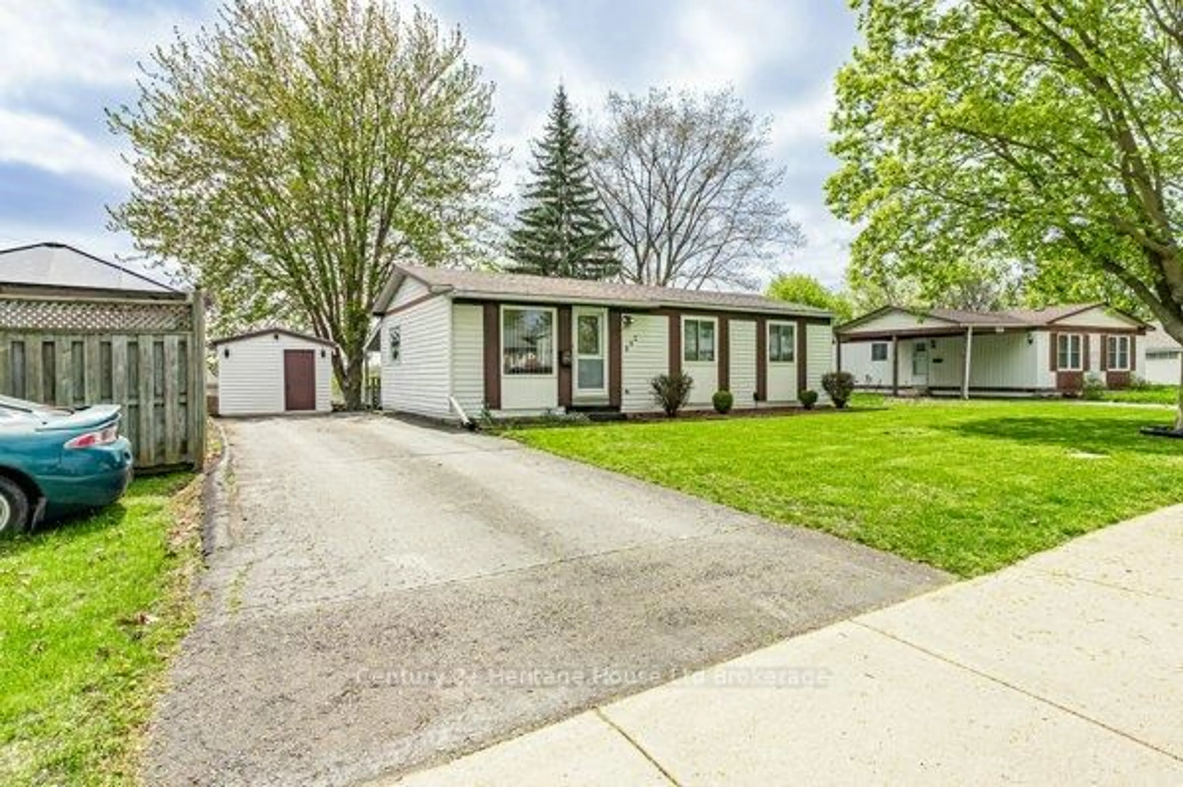 Home with vinyl exterior material, street for 892 Sunset Blvd, Woodstock Ontario N4S 4A3