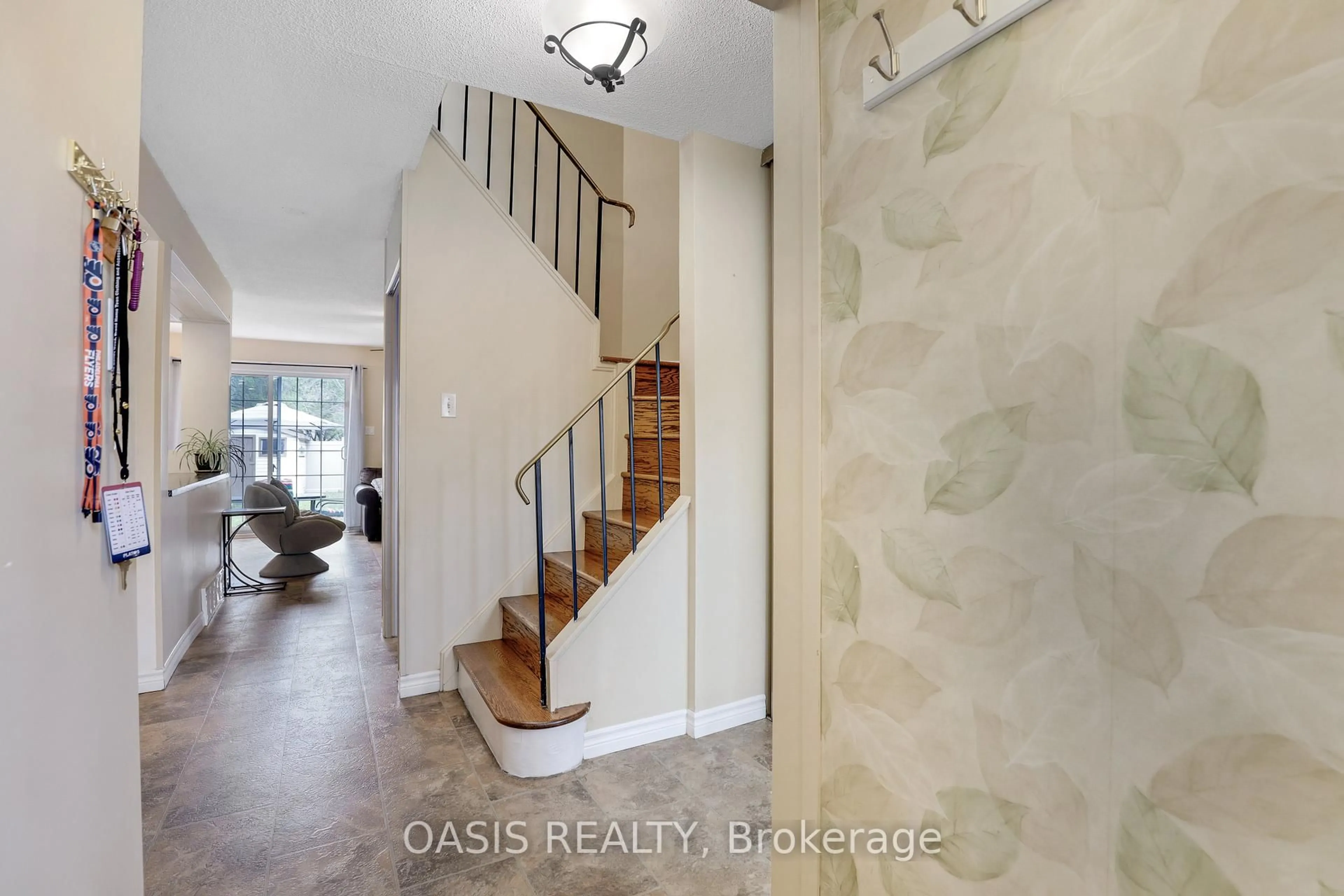 Indoor entryway for 13 Sundback Lane, Ottawa Ontario K2L 2W9