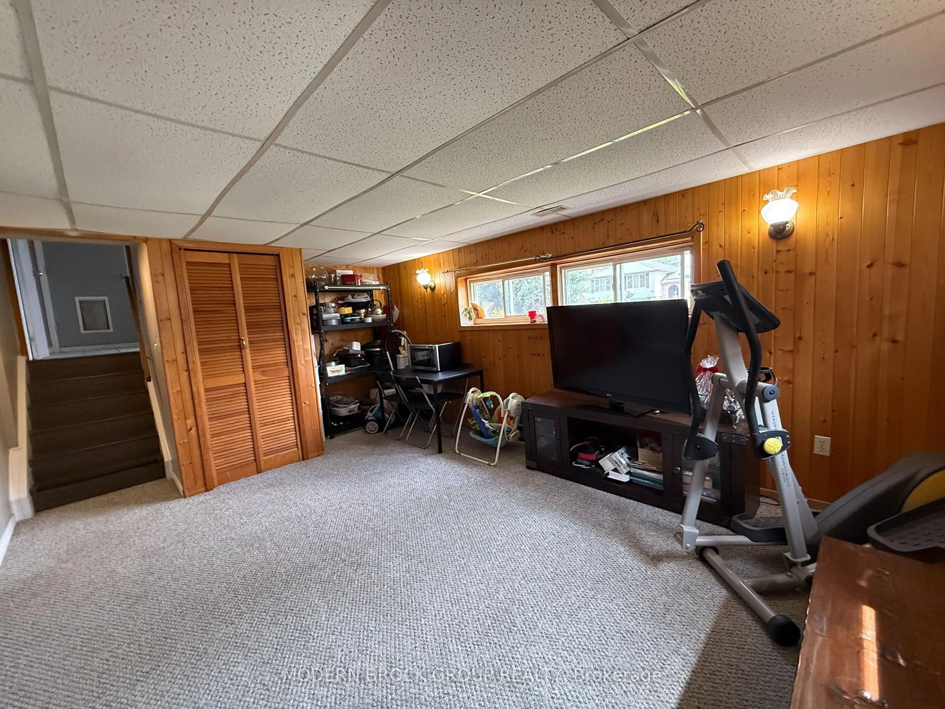 A pic of a room for 1350 Linden Cres, Brockville Ontario K6V 6B6