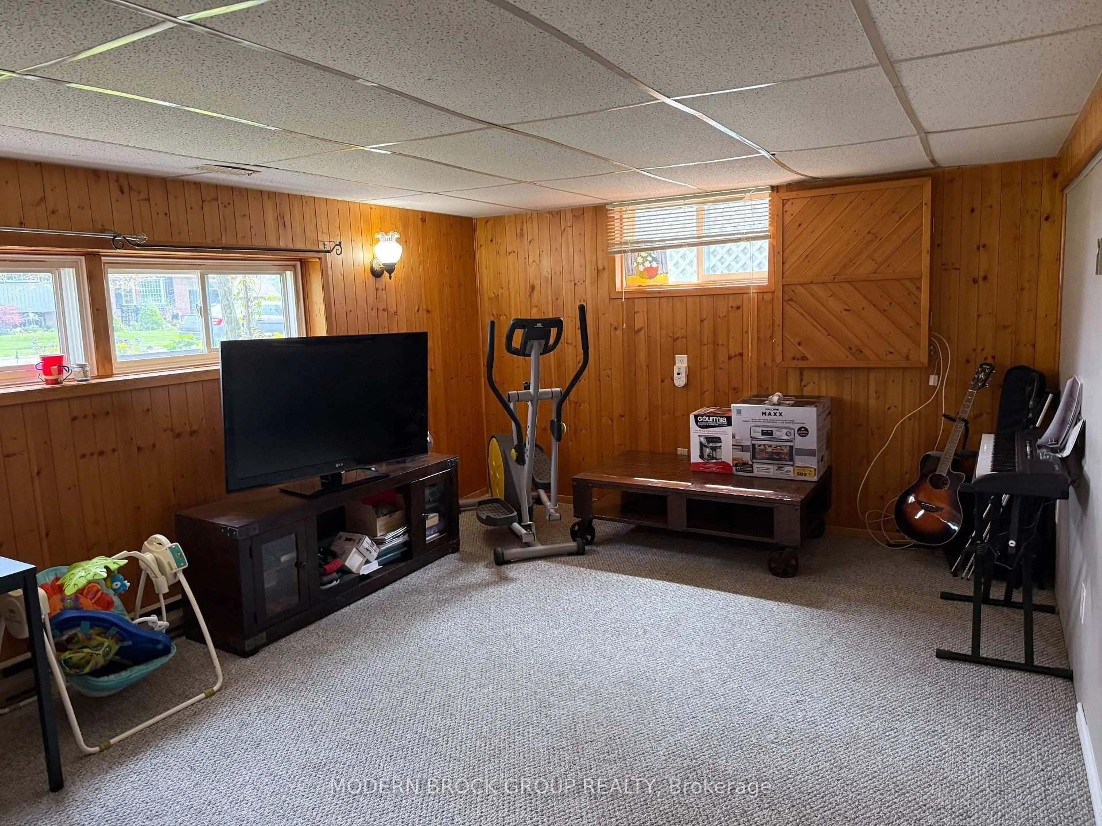 A pic of a room for 1350 Linden Cres, Brockville Ontario K6V 6B6