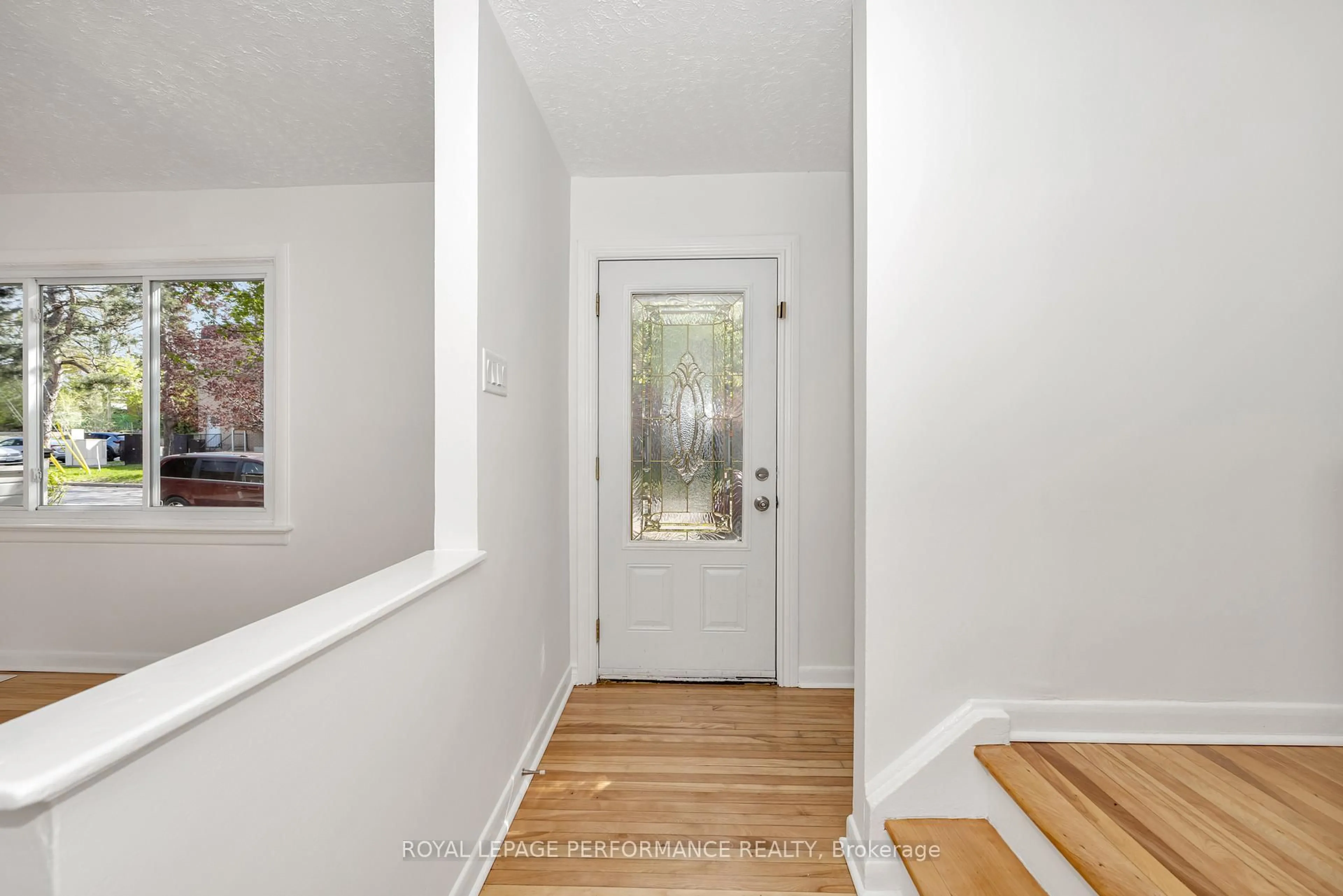 Indoor entryway for 622 Borthwick Ave, Ottawa Ontario K1K 2L9