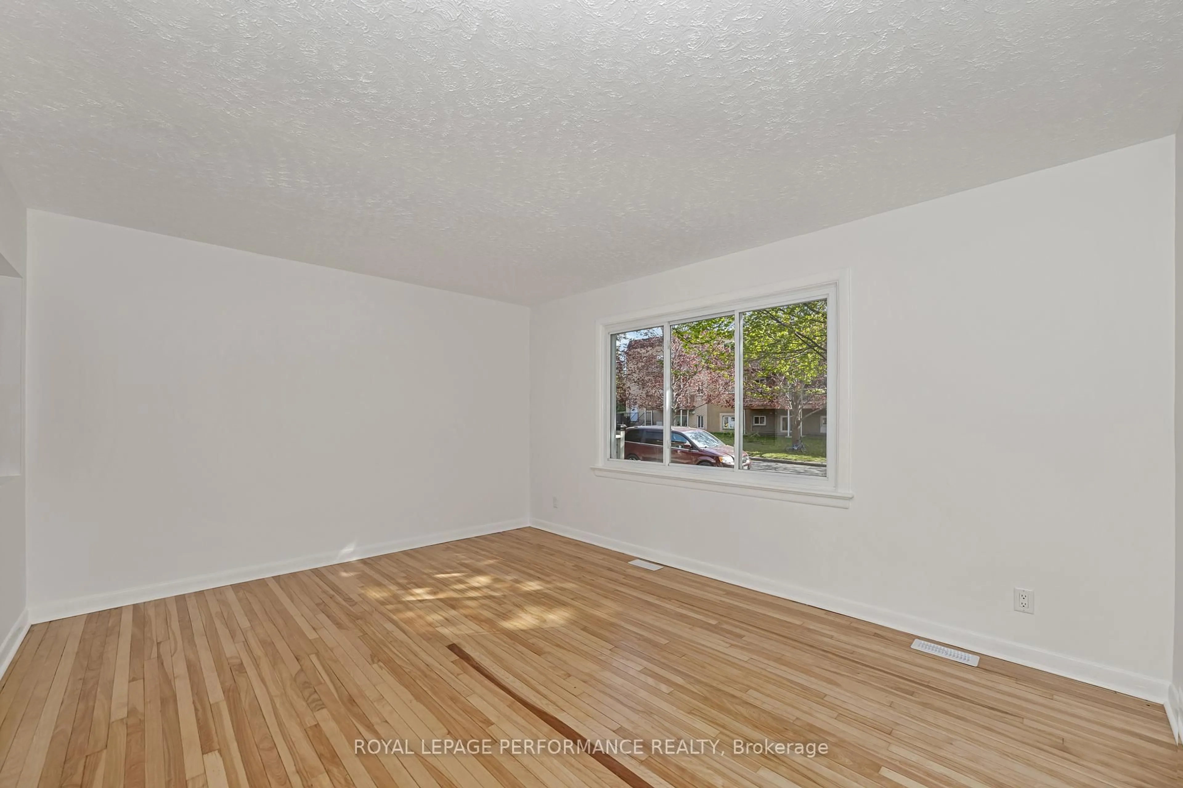 A pic of a room for 622 Borthwick Ave, Ottawa Ontario K1K 2L9
