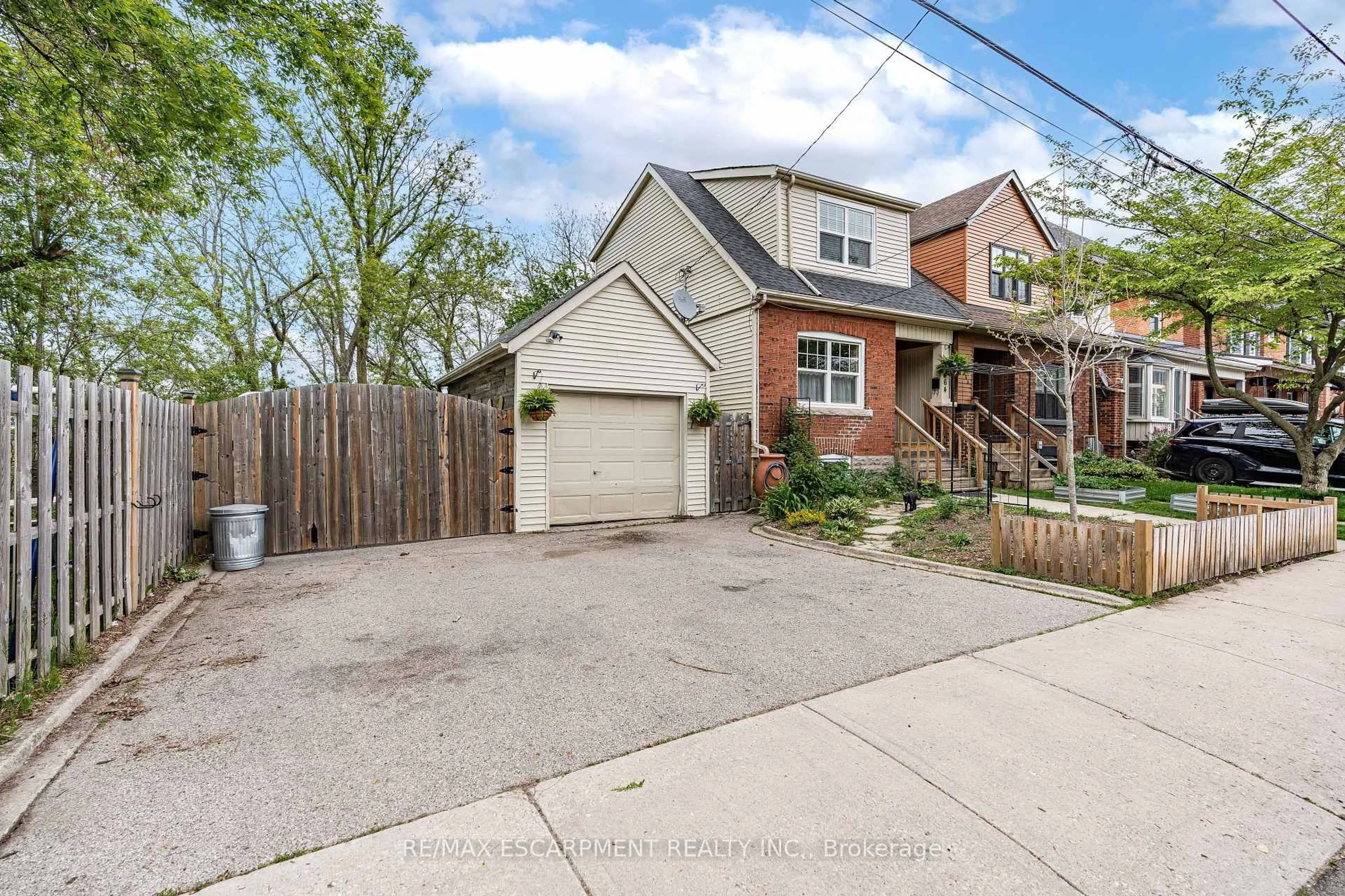 Home with brick exterior material, street for 464 Herkimer St, Hamilton Ontario L8P 2J3
