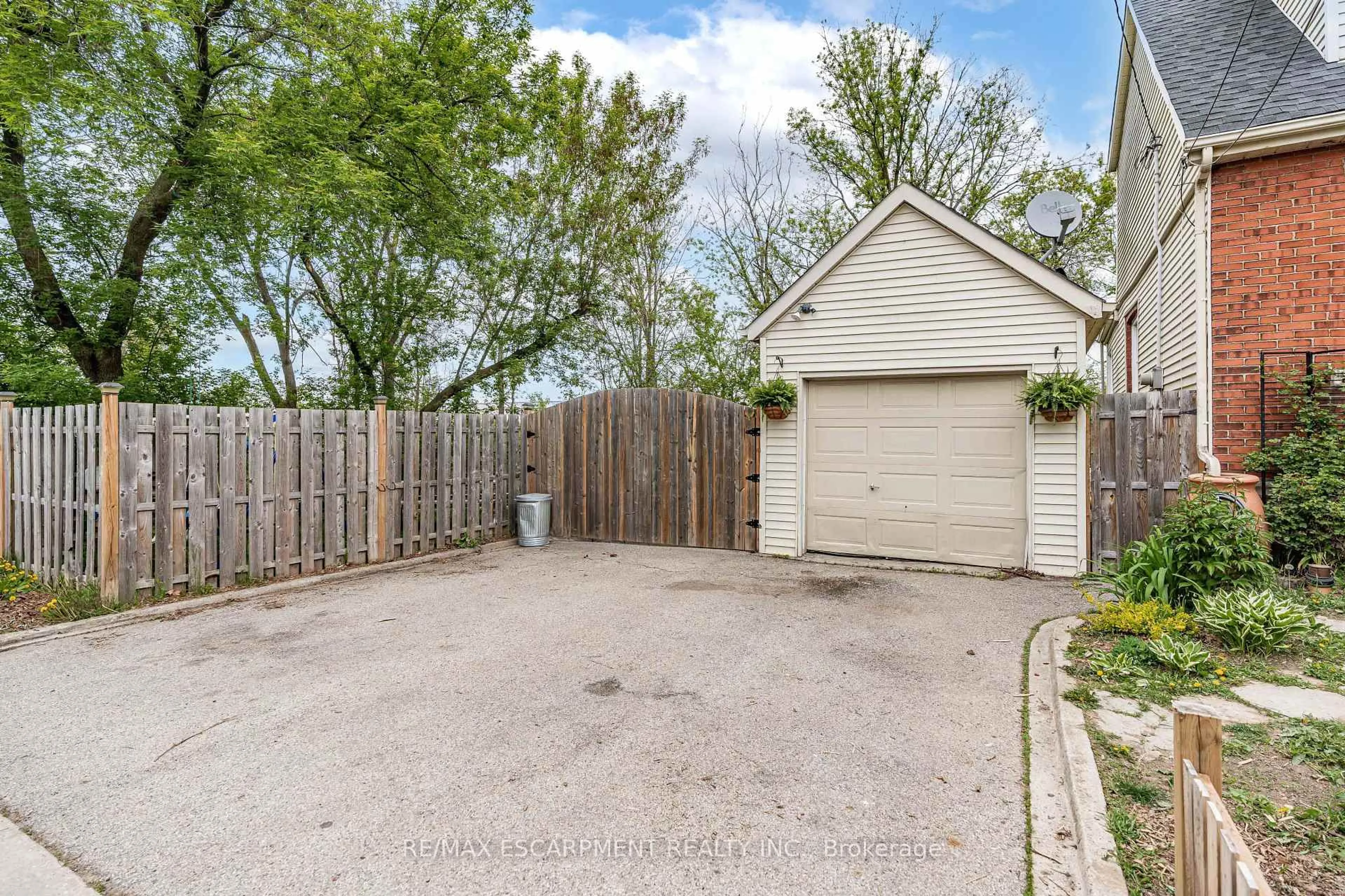 Unknown for 464 Herkimer St, Hamilton Ontario L8P 2J3