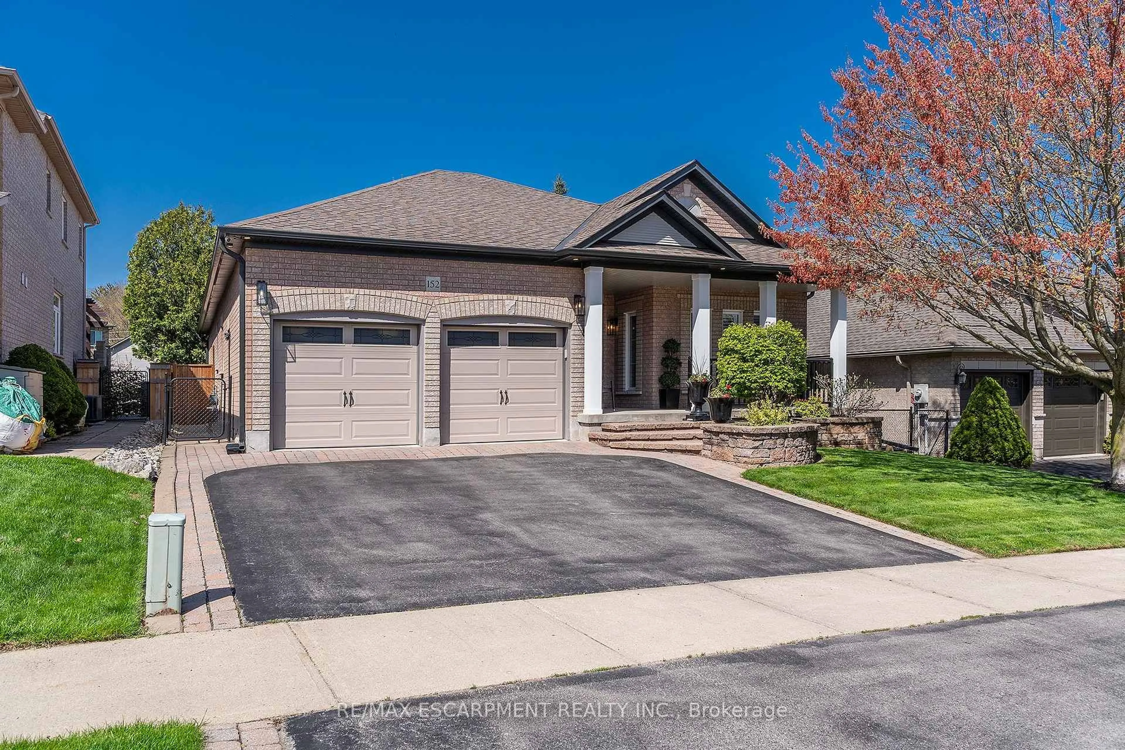 Home with brick exterior material, street for 152 Moore Cres, Hamilton Ontario L9G 4Z9