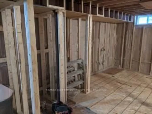 Additional property image - 152 Moore Cres