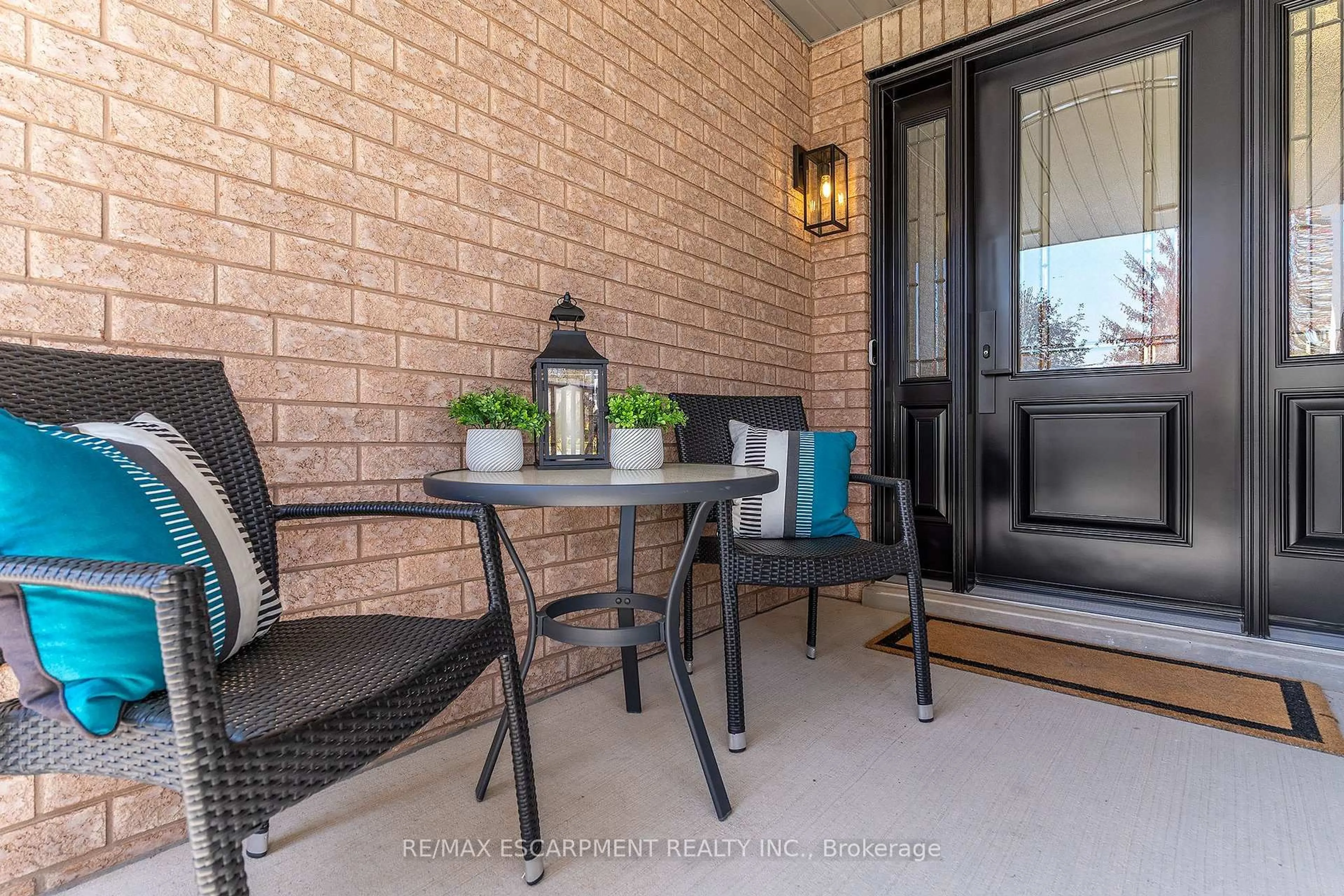 Patio, street for 152 Moore Cres, Hamilton Ontario L9G 4Z9