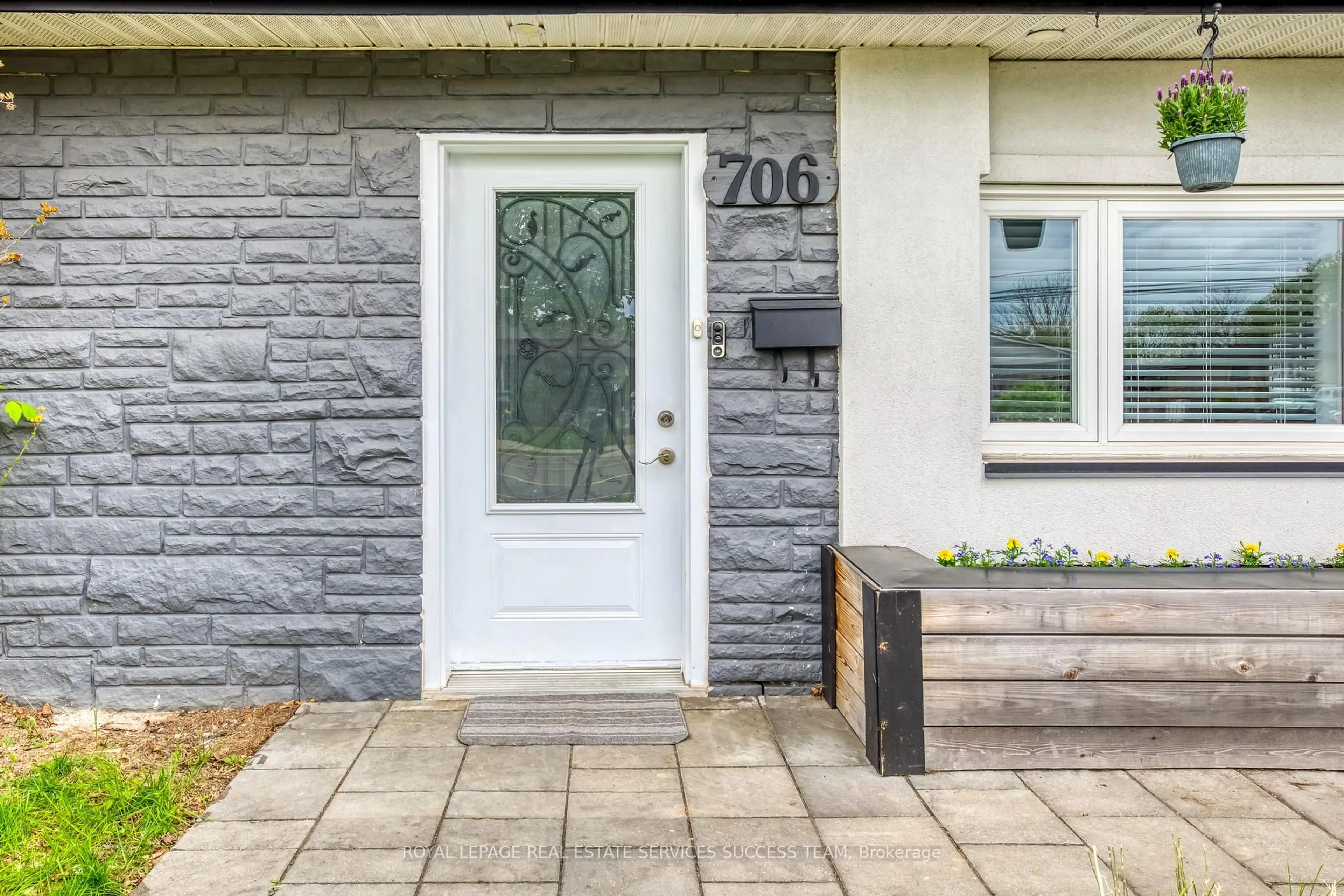 Unknown for 706 West 5th St, Hamilton Ontario L9C 3R2