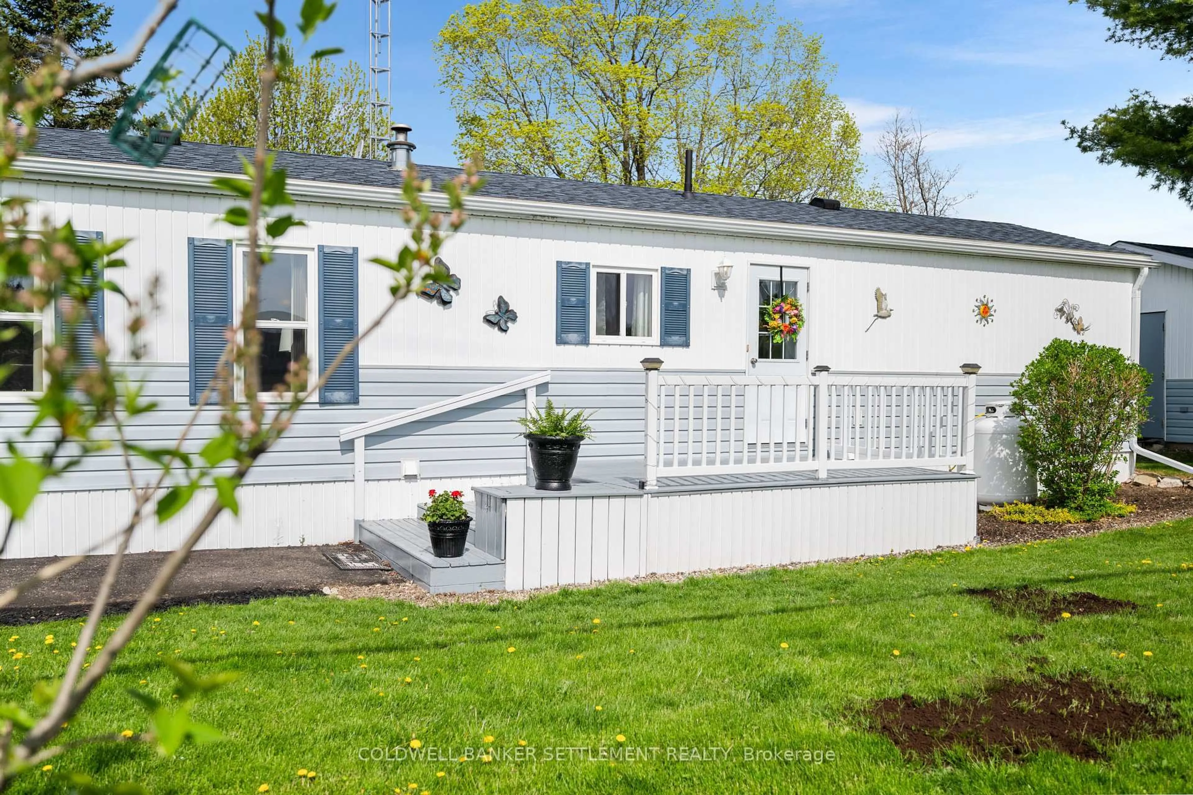 Home with vinyl exterior material, street for 304 Acacia Rd, Perth Ontario K7H 3C8