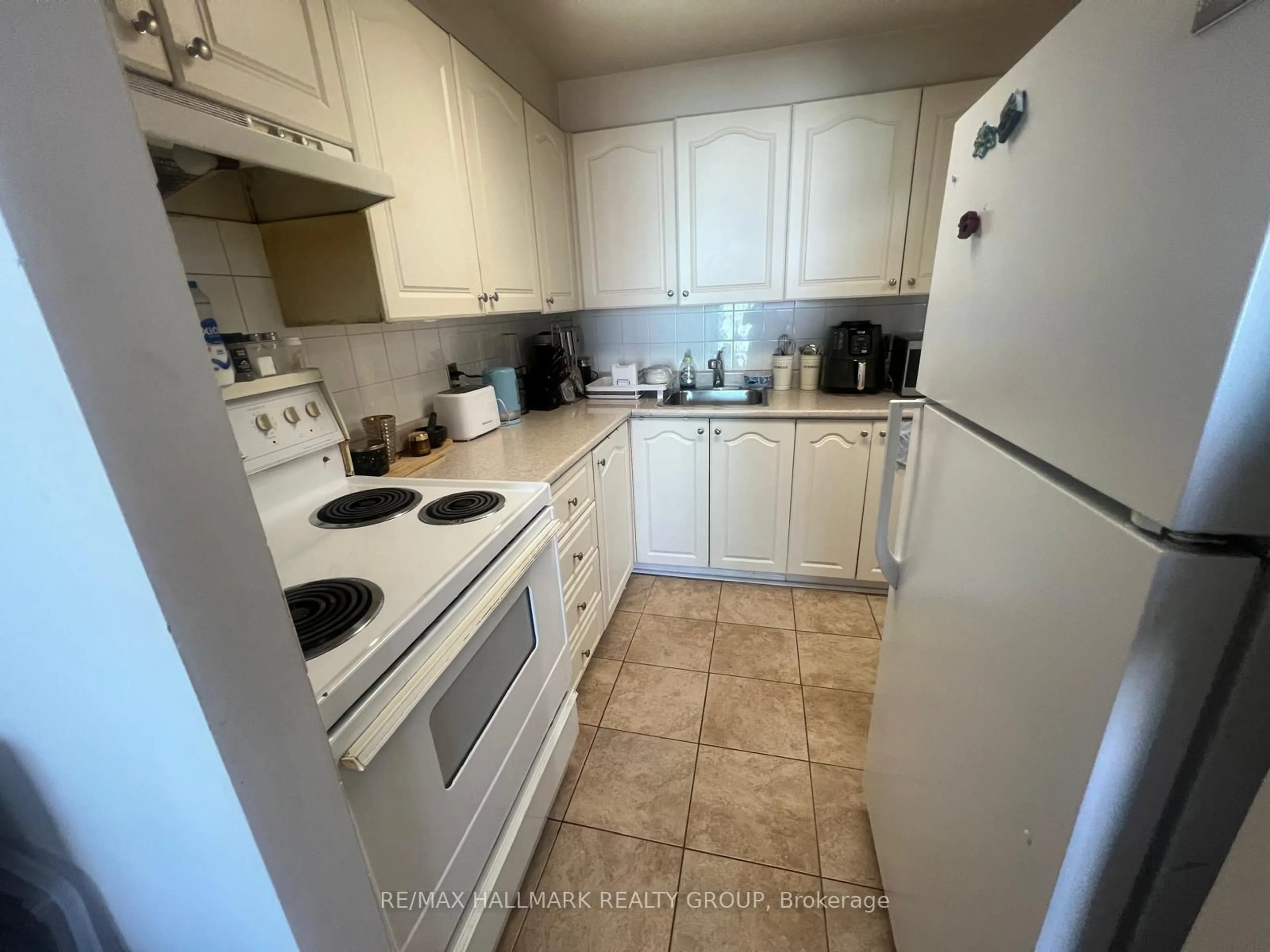 Standard kitchen, unknown for 1440 Heron Rd #606, Ottawa Ontario K1V 0X2