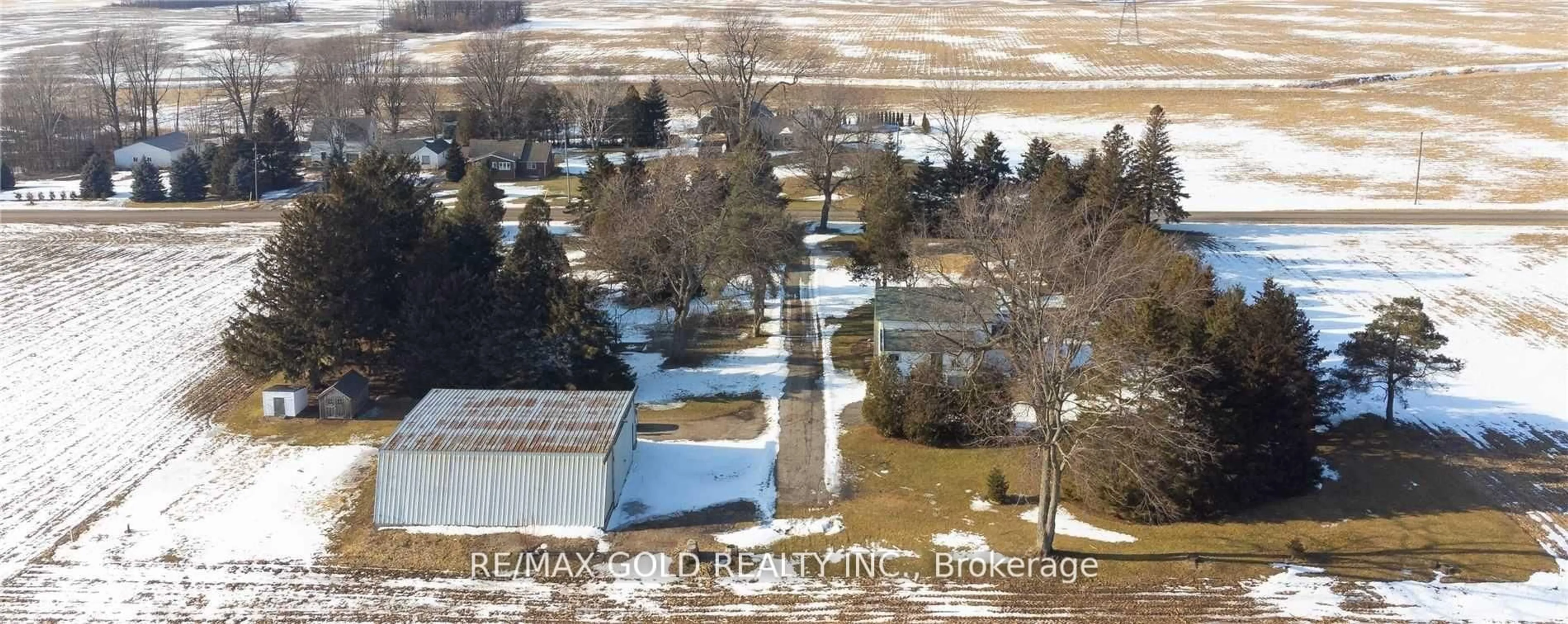 A pic from outside/outdoor area/front of a property/back of a property/a pic from drone, unknown for 12708 Mclarty Line, Chatham-Kent Ontario N0L 2C0