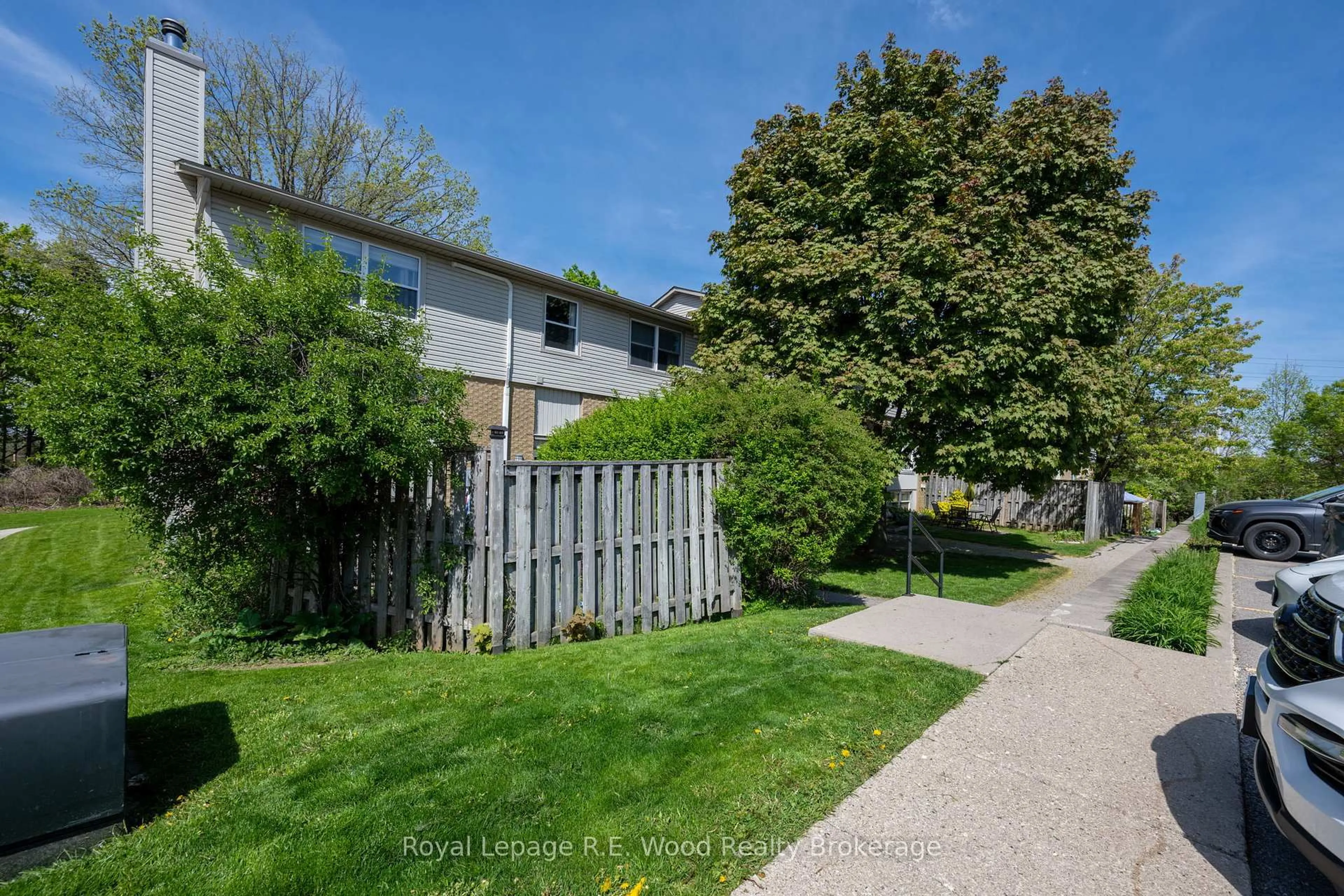 A pic from outside/outdoor area/front of a property/back of a property/a pic from drone, street for 760 Berkshire Dr, London South Ontario N6J 4A5