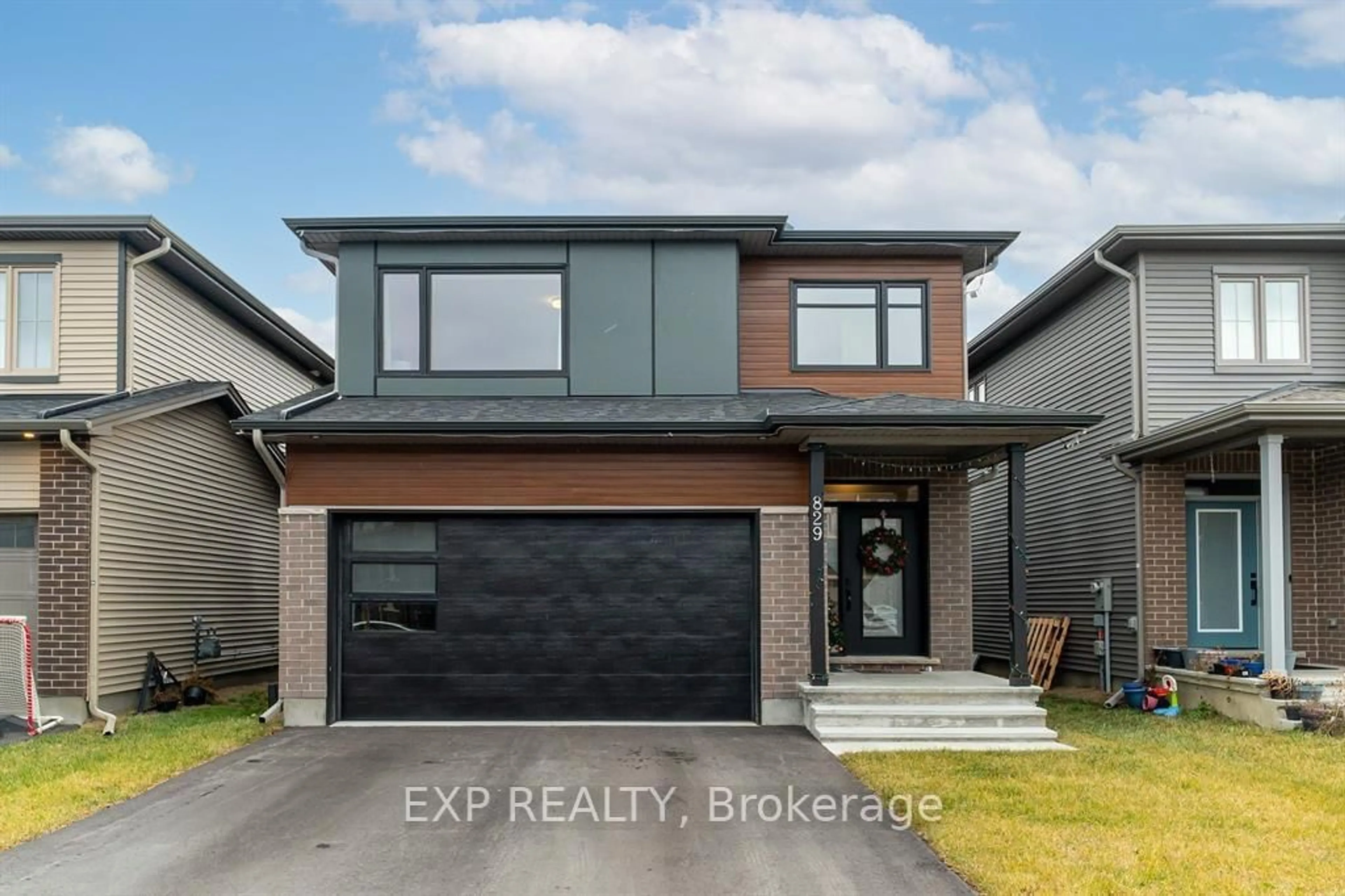 Home with brick exterior material, street for 829 Sendero Way, Stittsville Ontario K2S 2W8