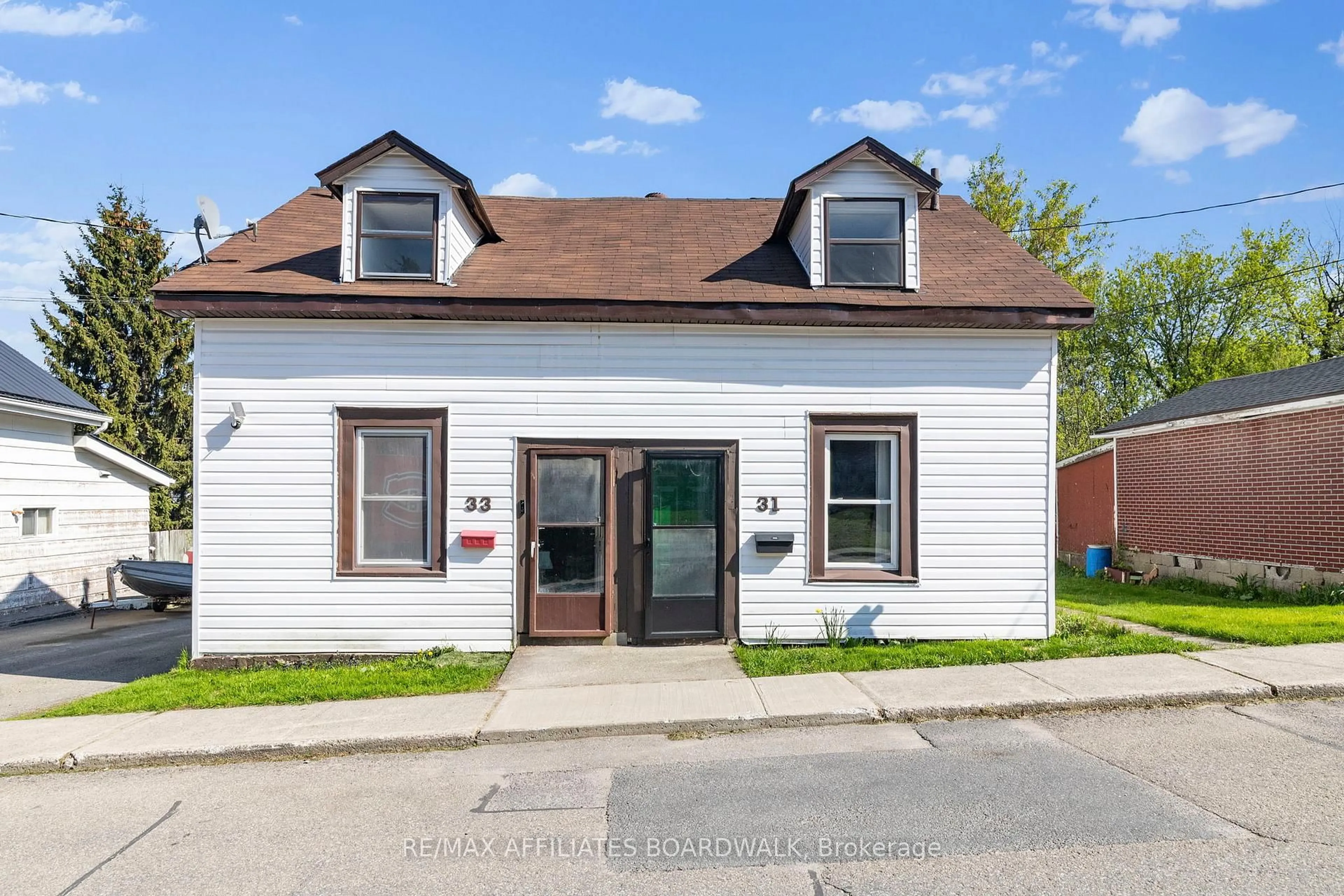 Unknown for 31-33 Wellington St, Brockville Ontario K6V 1N9