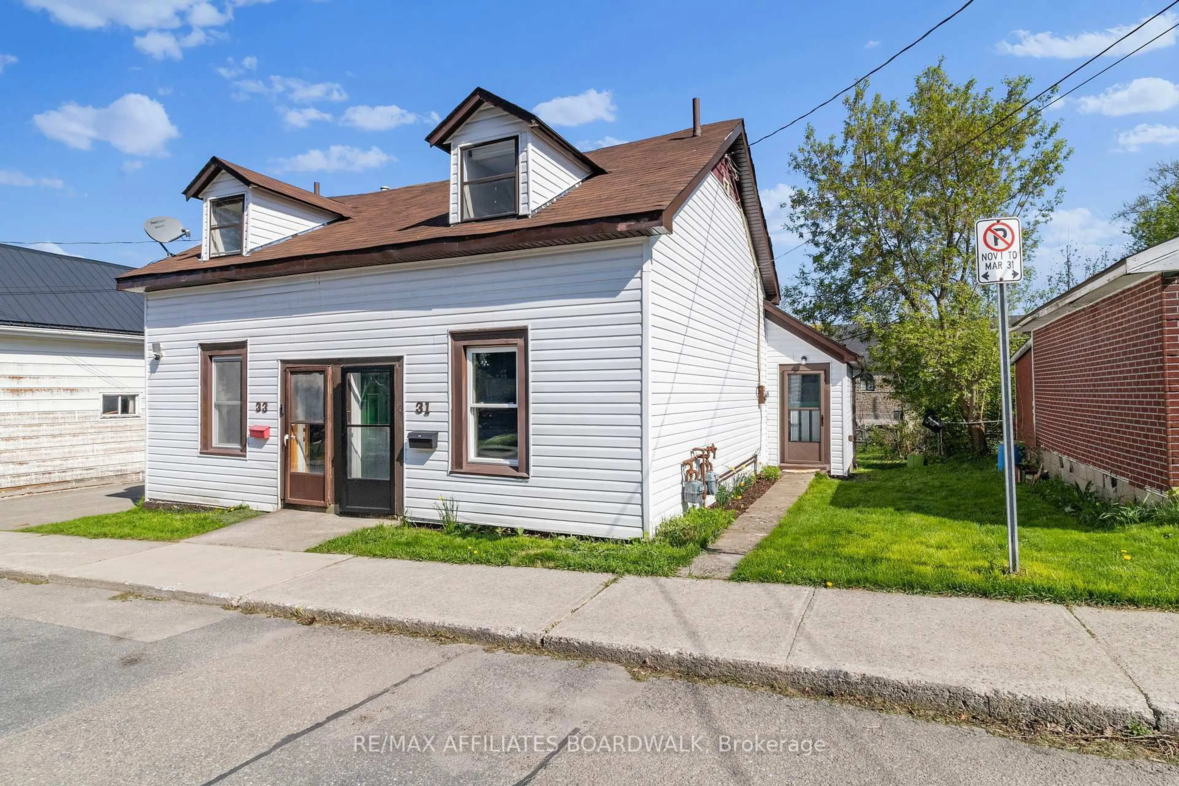 Unknown for 31-33 Wellington St, Brockville Ontario K6V 1N9