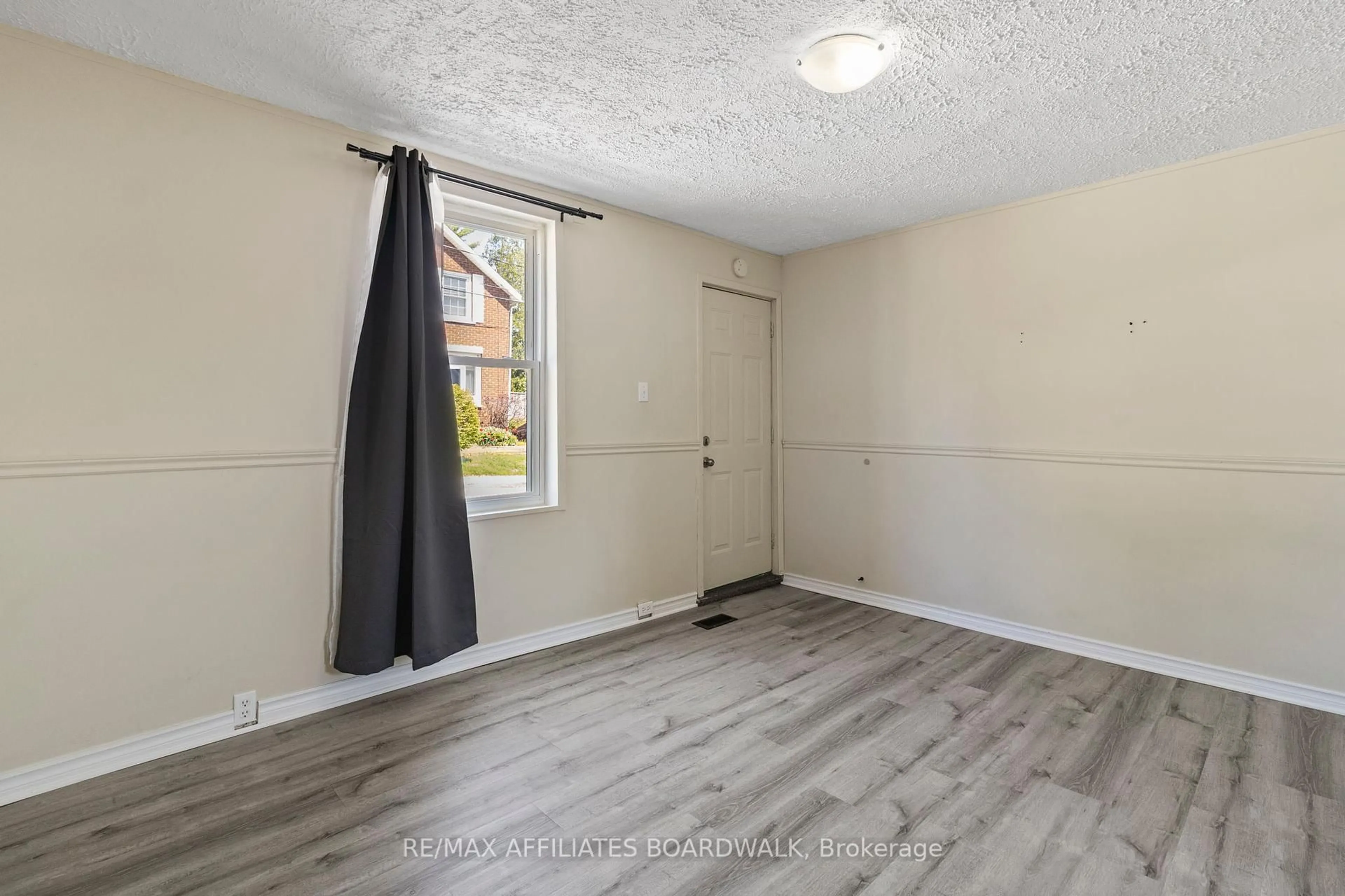 A pic of a room for 31-33 Wellington St, Brockville Ontario K6V 1N9