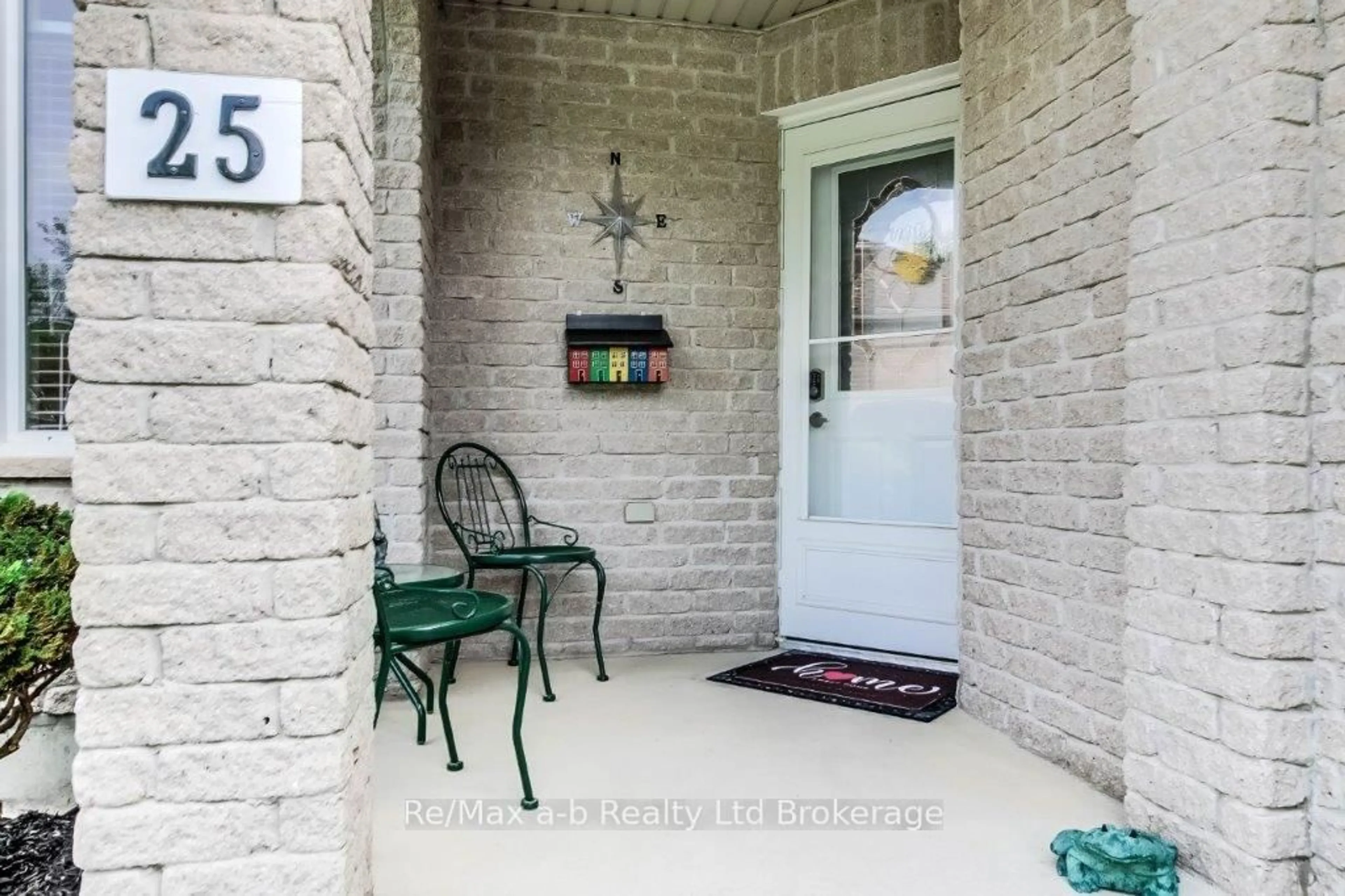 Indoor entryway for 25 Pembers Pass, Woodstock Ontario N4S 8Z5