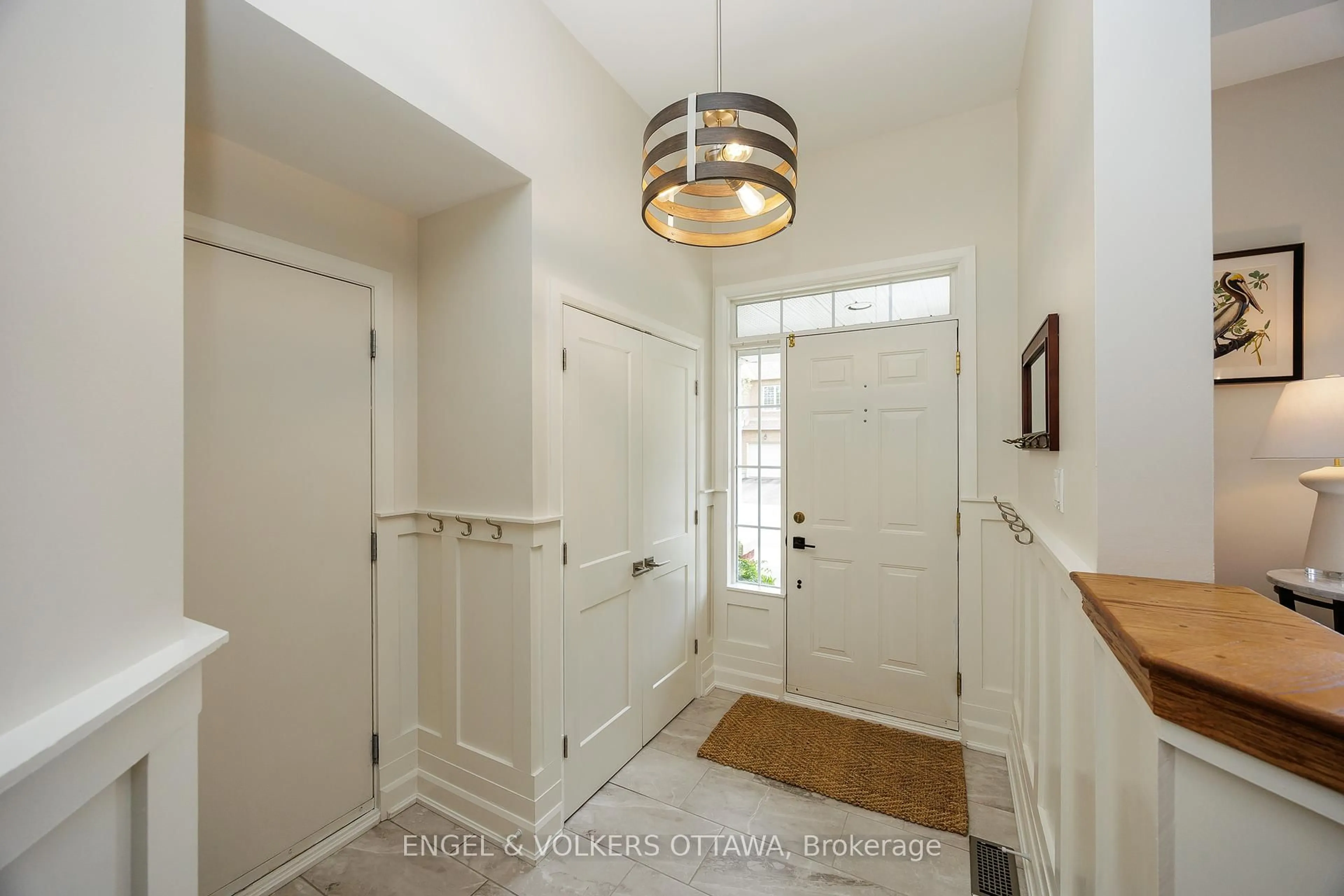 Indoor entryway for 14 Rossan St, Ottawa Ontario K2G 6R6