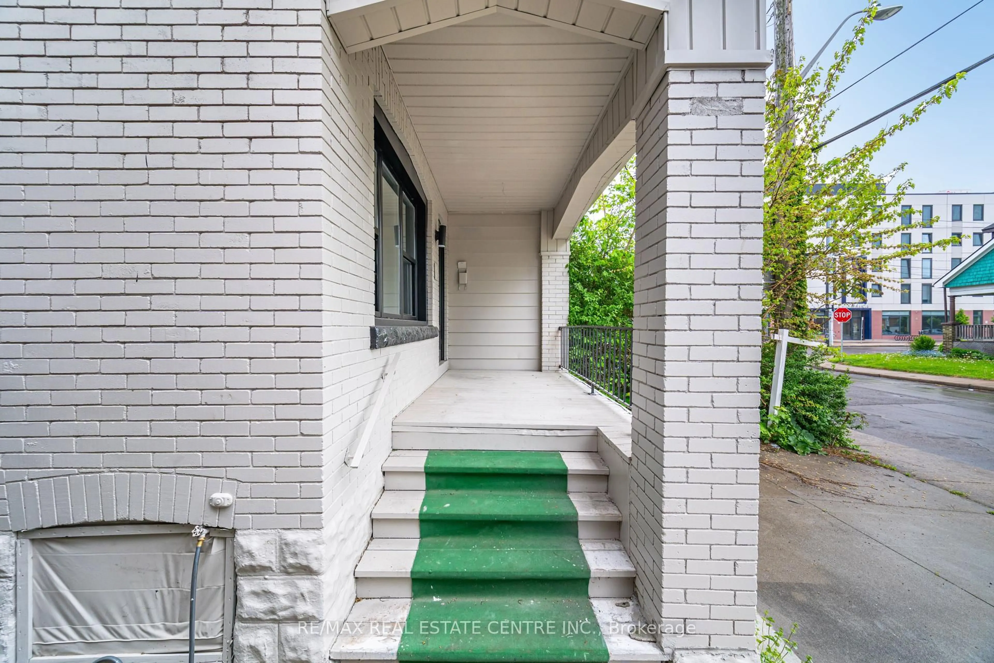 Unknown for 463 Dunsmure Rd, Hamilton Ontario L8L 1X4